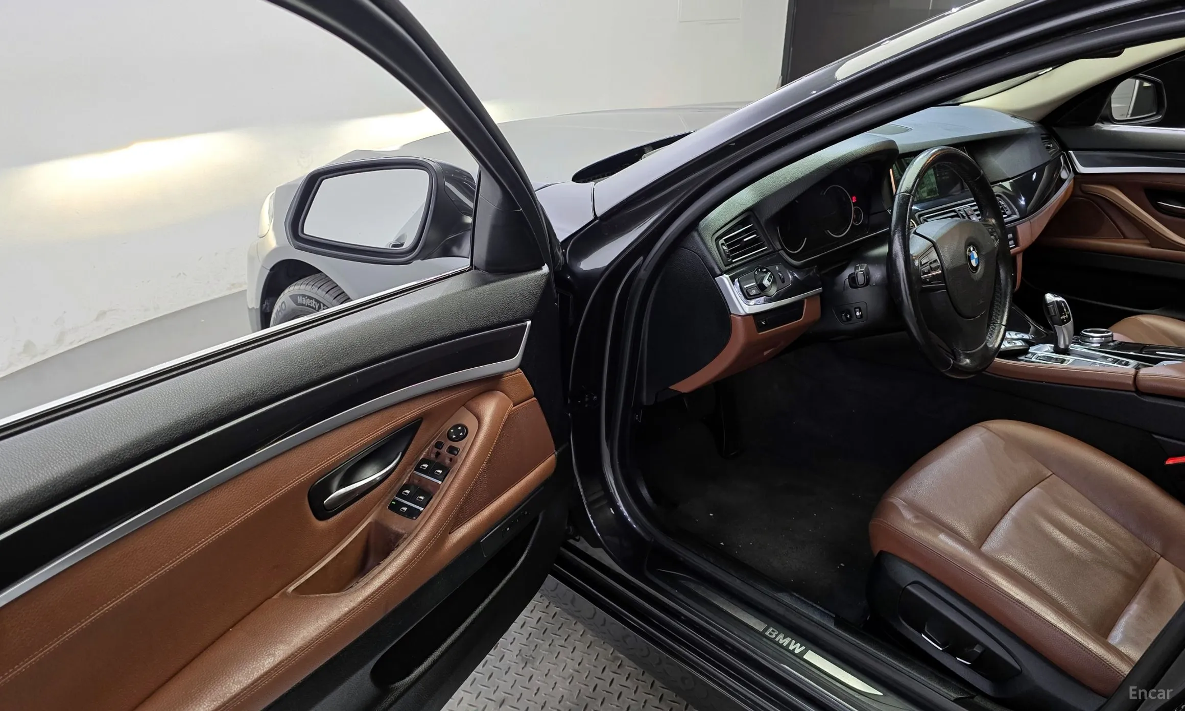 BMW 5 Series (F10) превью 11