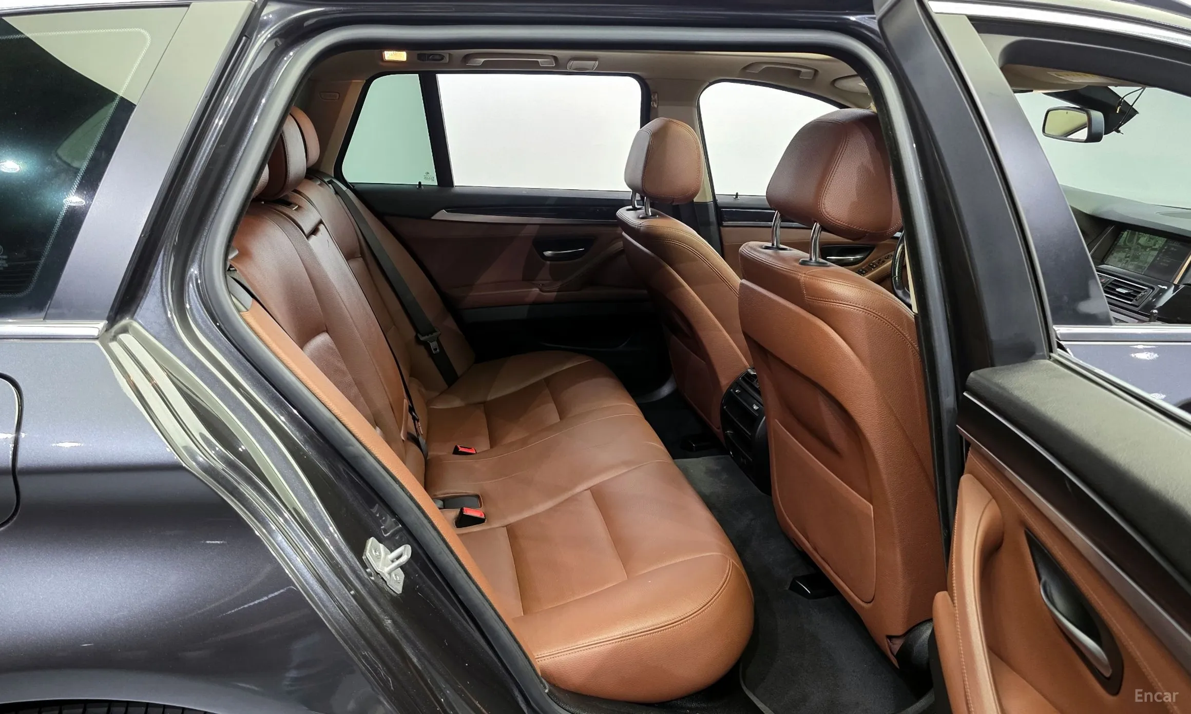 BMW 5 Series (F10) превью 12