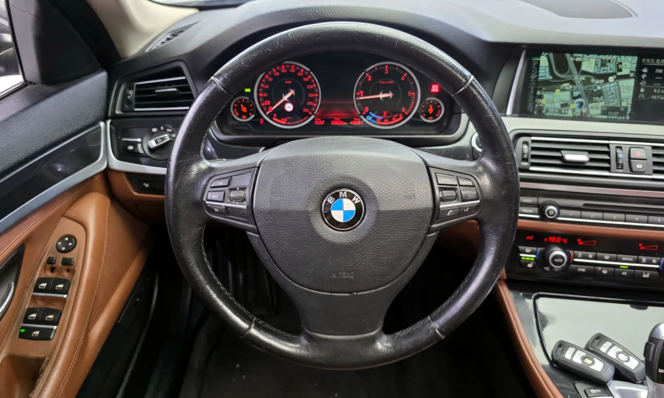 BMW 5 Series (F10) превью 13