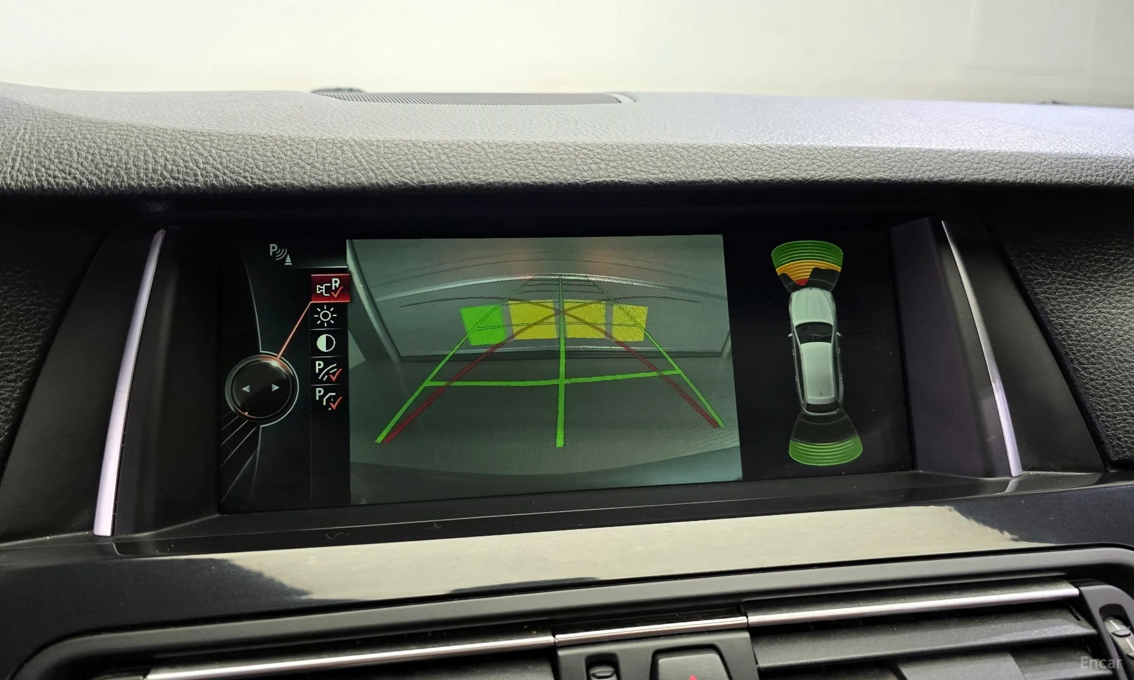 BMW 5 Series (F10) превью 14