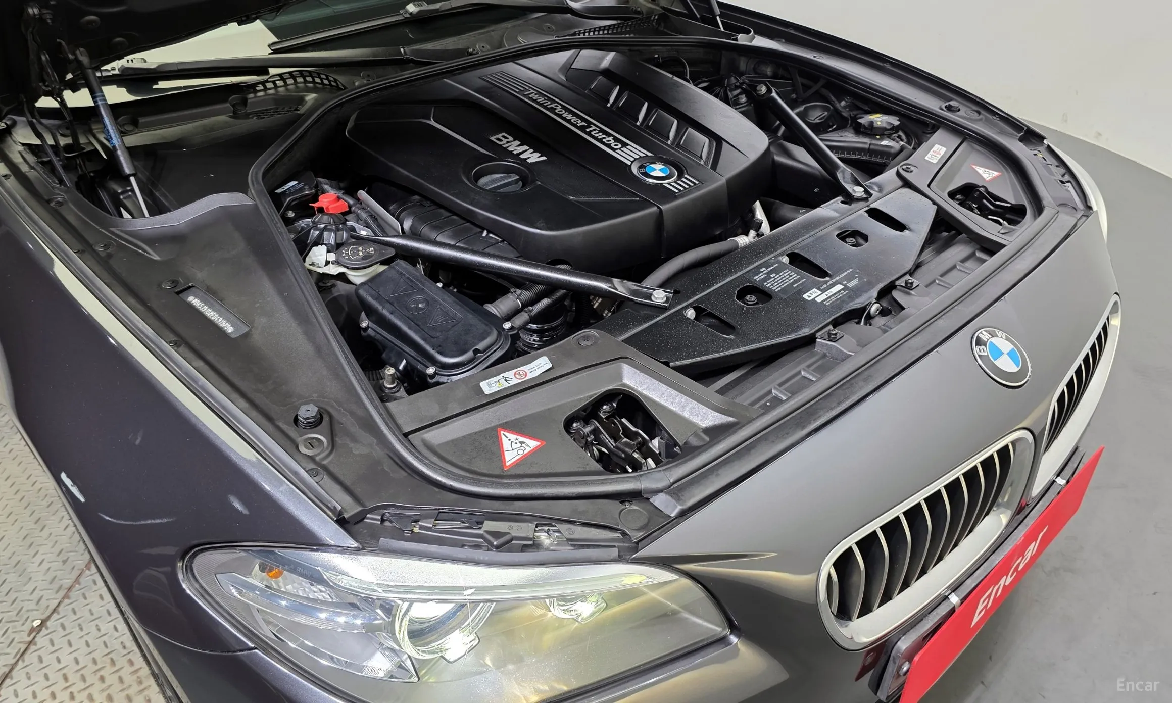 BMW 5 Series (F10) превью 6