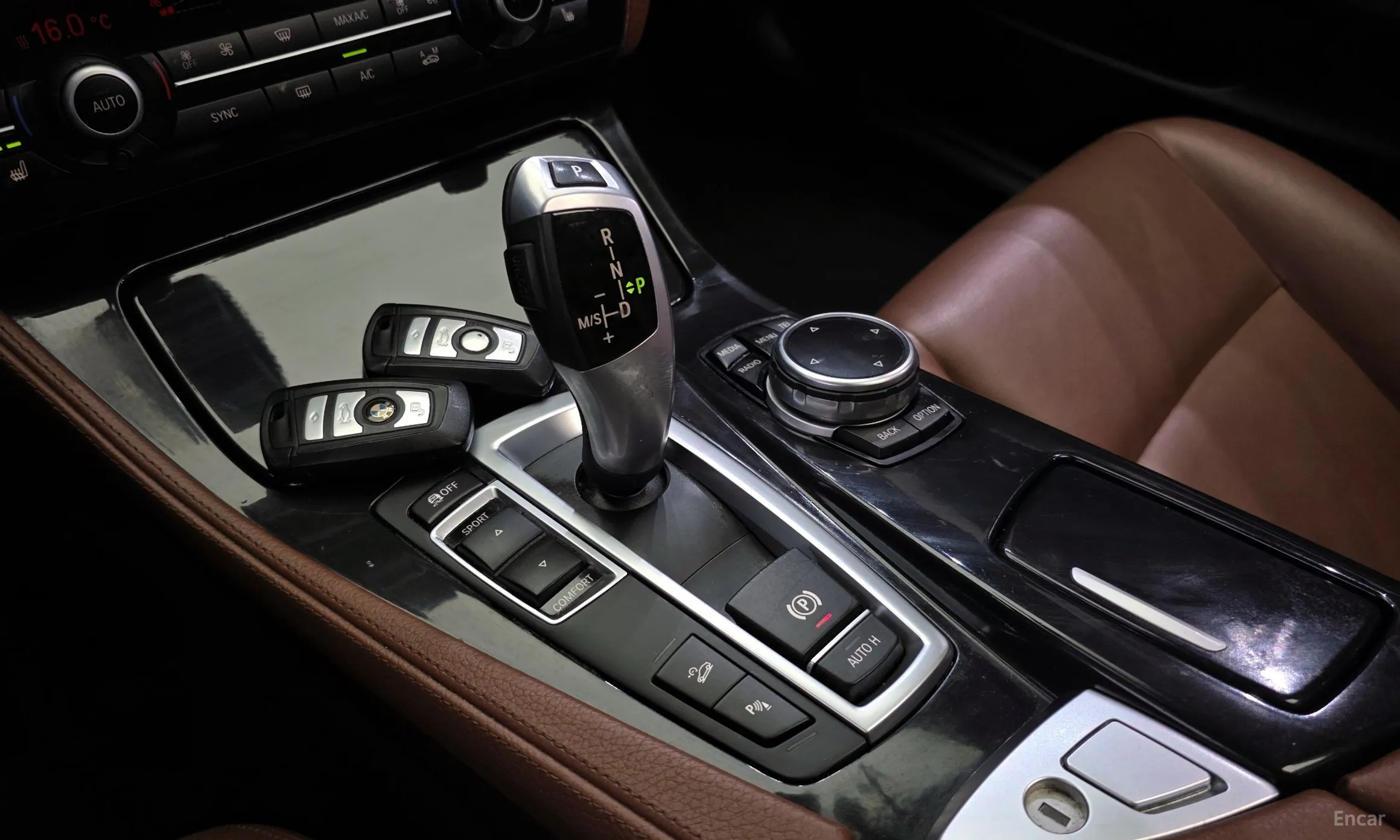 BMW 5 Series (F10) превью 9