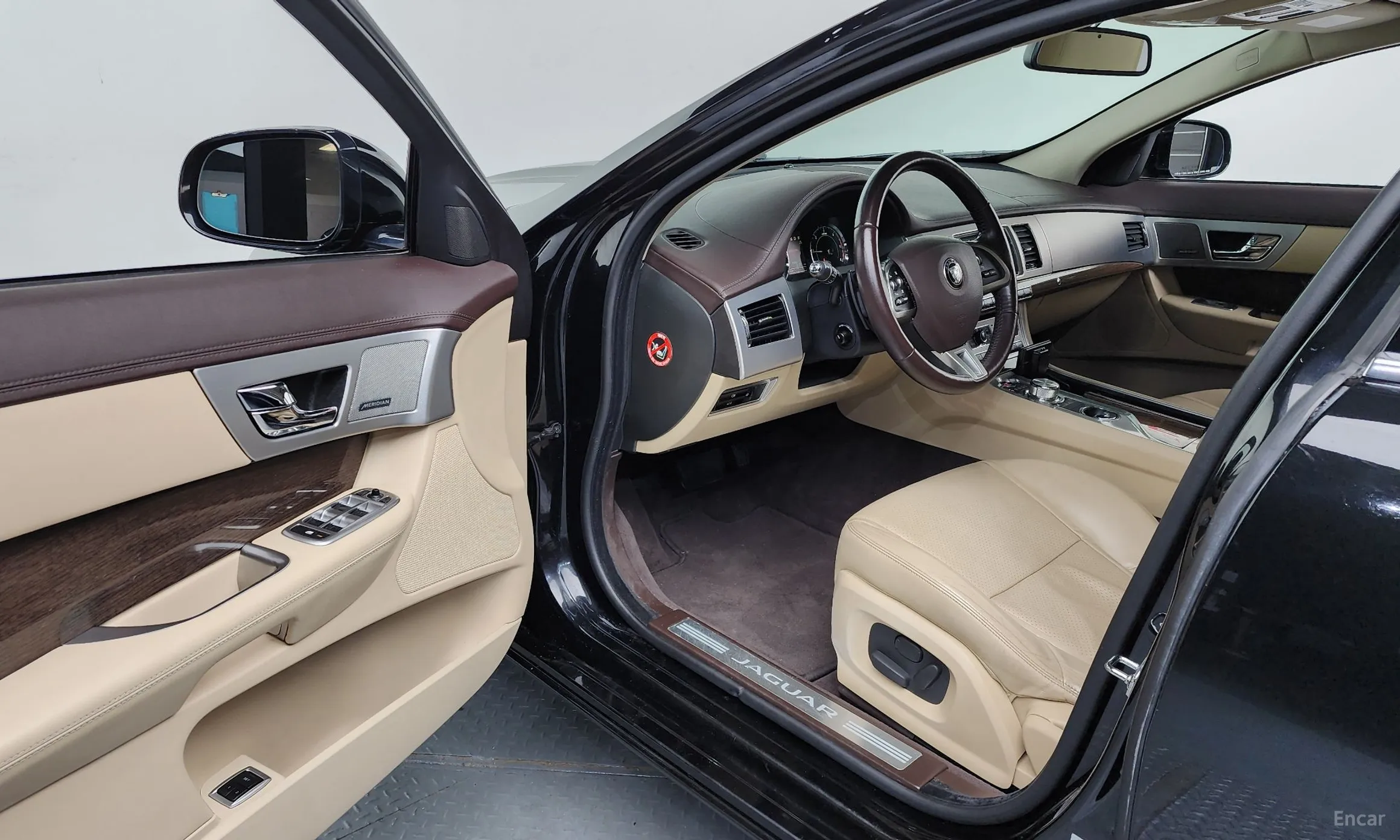 Jaguar New XF превью 10