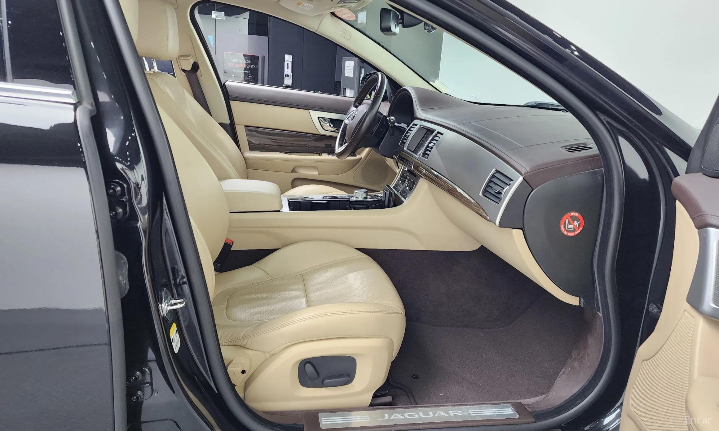 Jaguar New XF превью 11