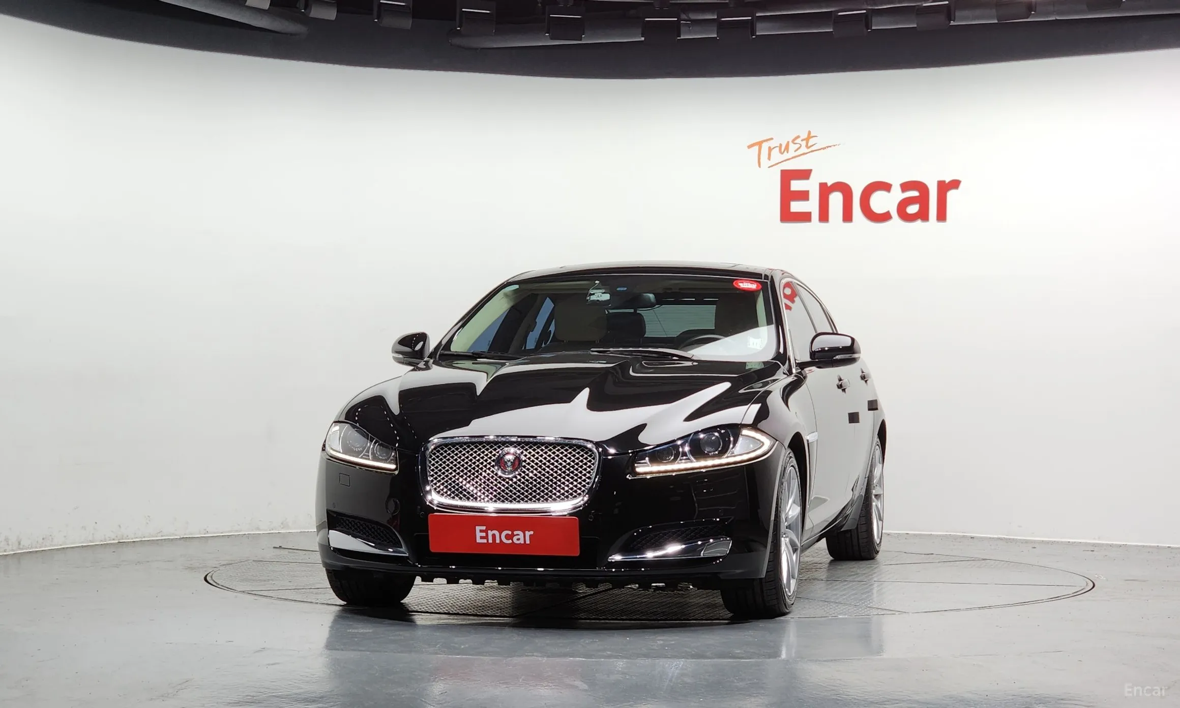 Jaguar New XF превью 3