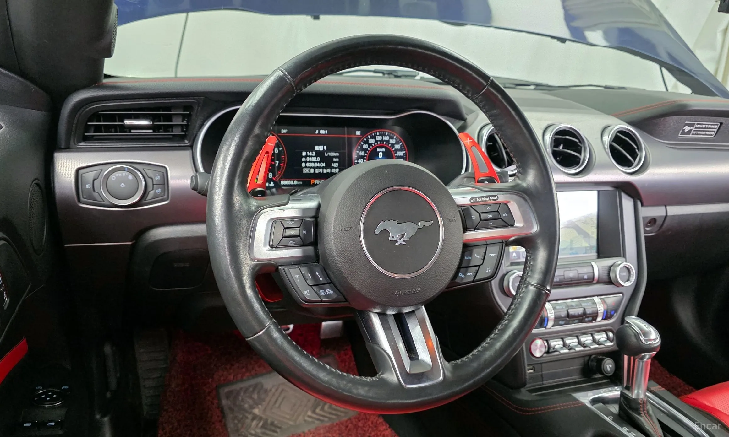 Ford Mustang превью 13