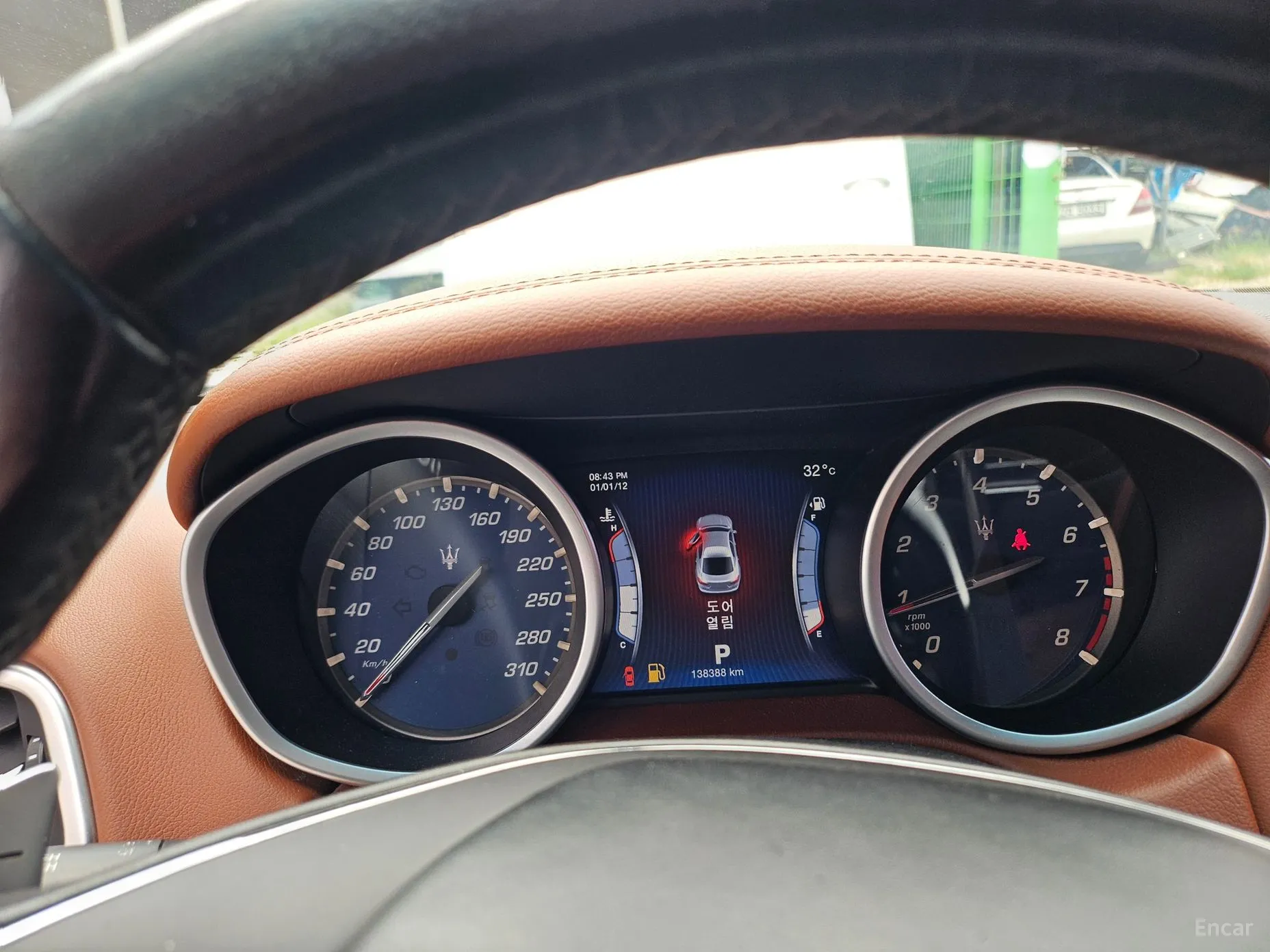 Maserati Ghibli превью 12