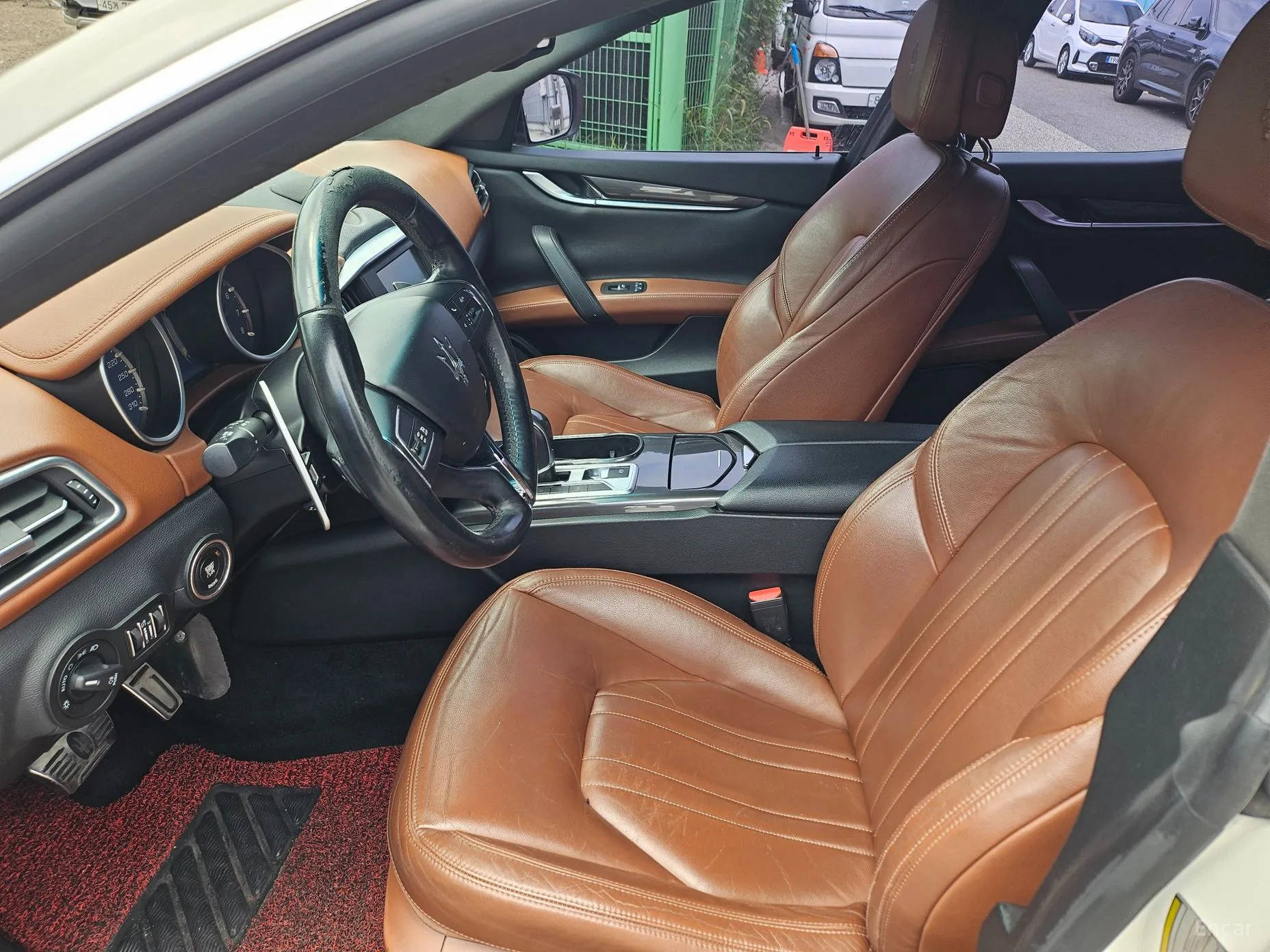 Maserati Ghibli превью 9