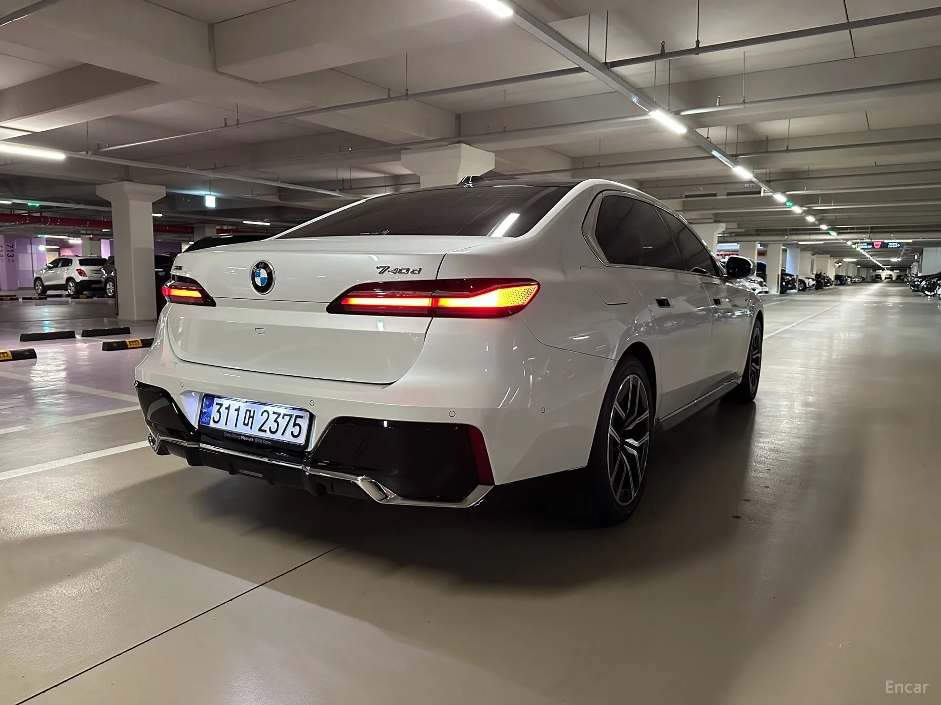 BMW 7 Series (G70) превью 7
