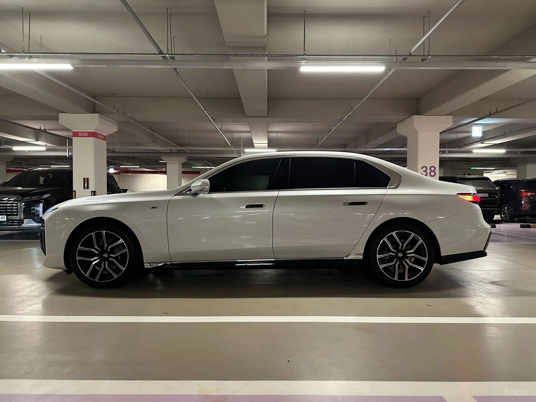 BMW 7 Series (G70) превью 8