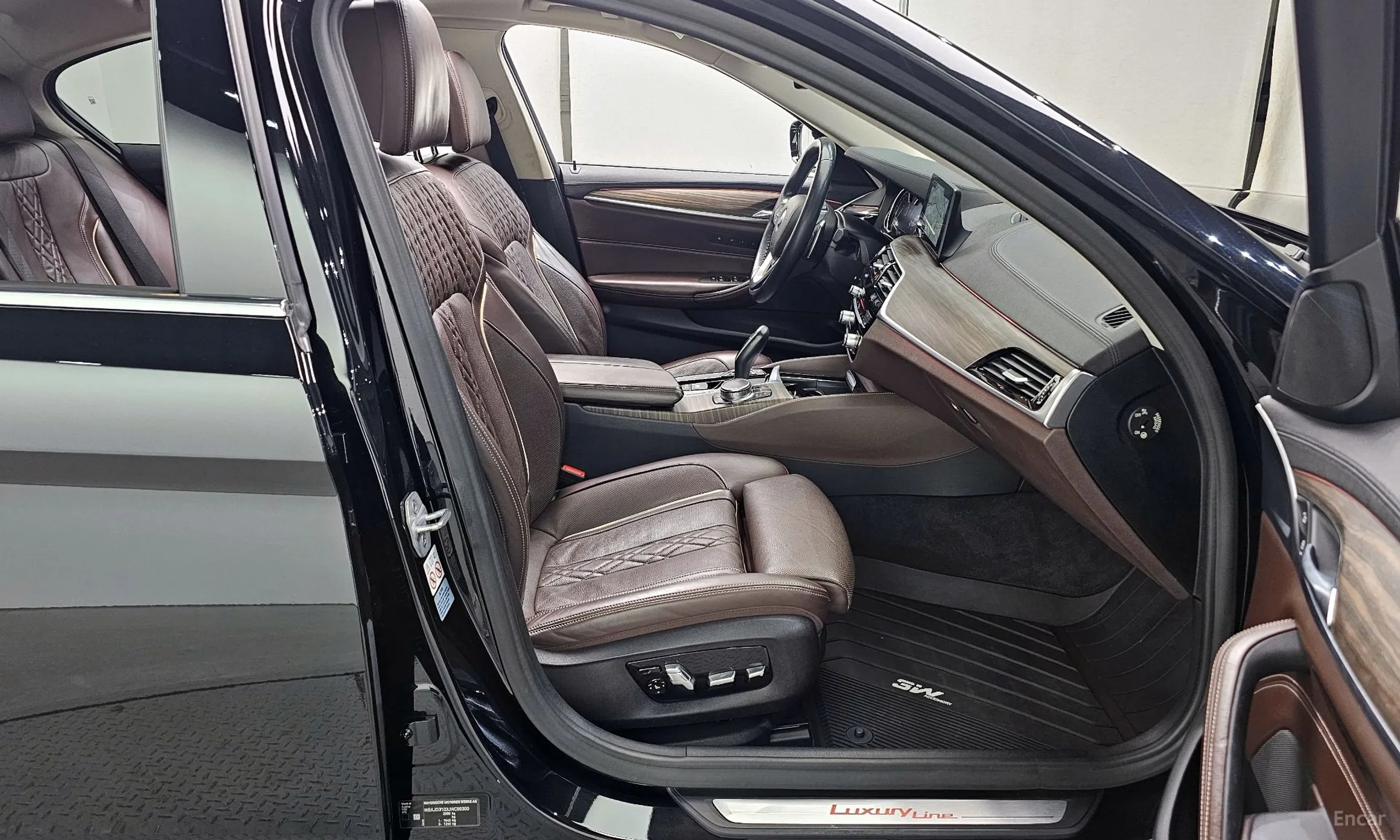 BMW 5 Series (G30) превью 11