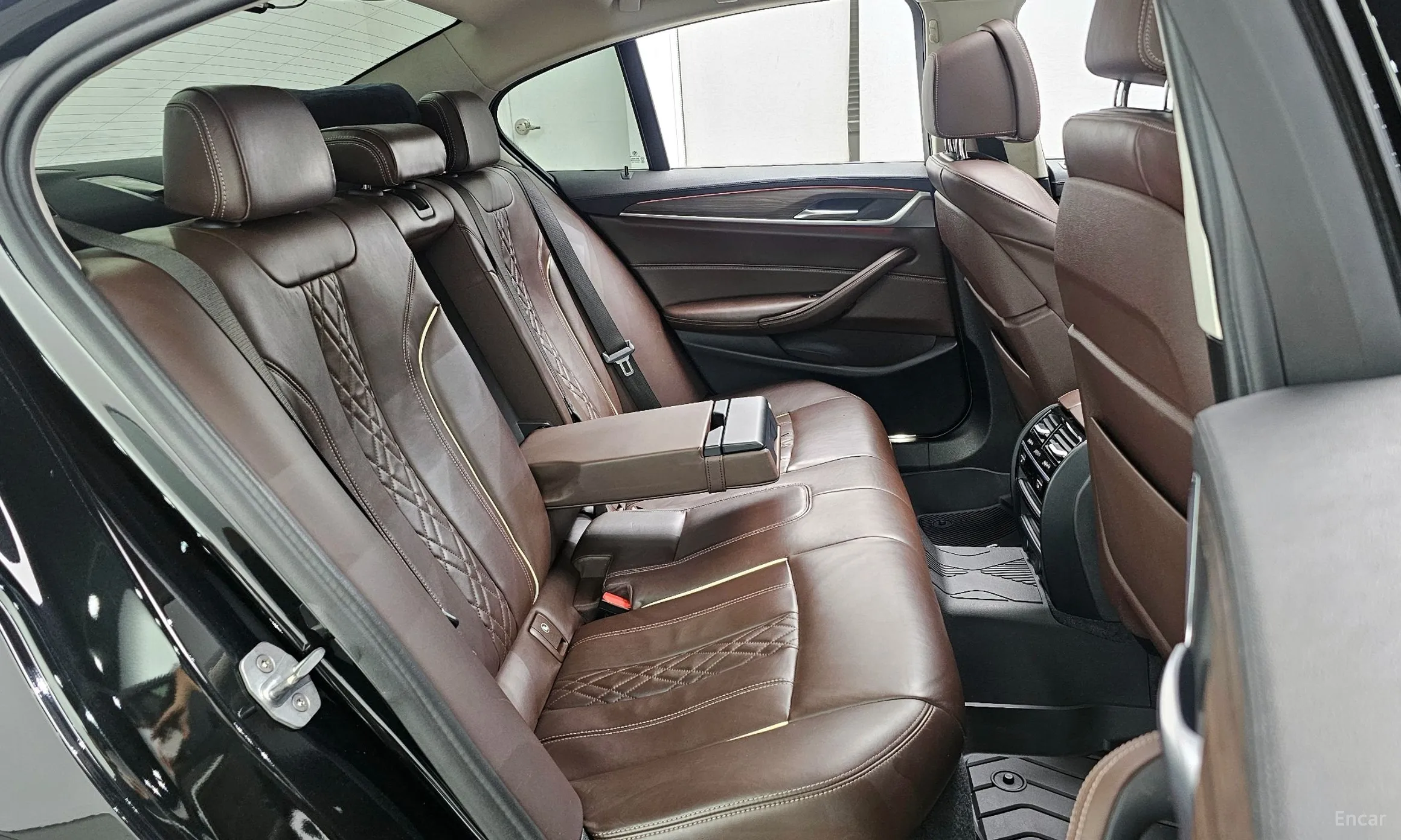 BMW 5 Series (G30) превью 12