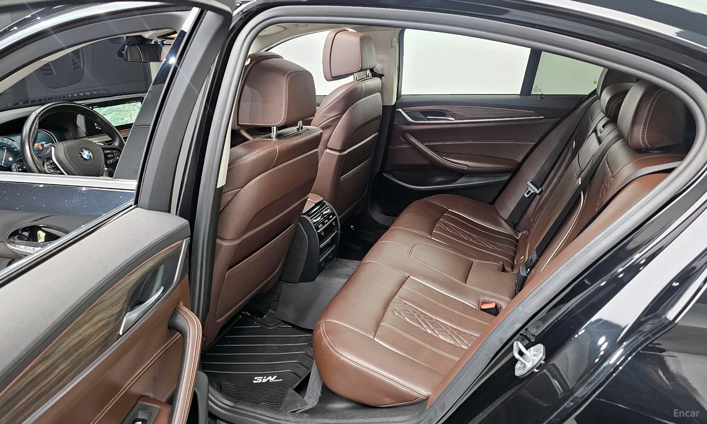 BMW 5 Series (G30) превью 13