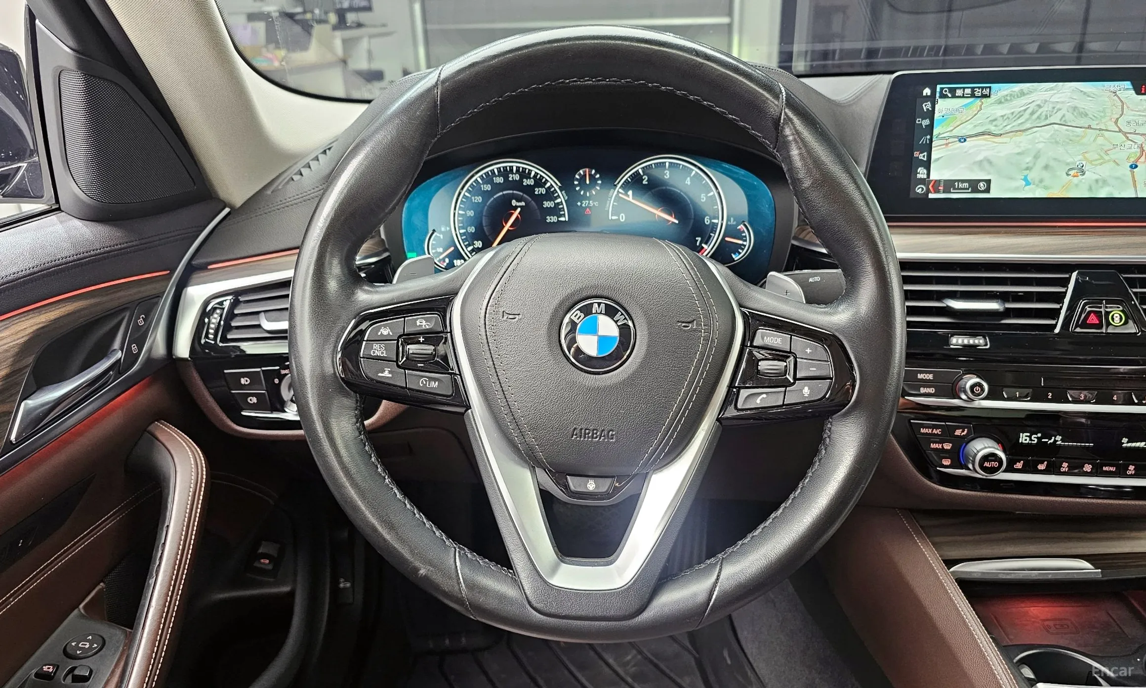 BMW 5 Series (G30) превью 14