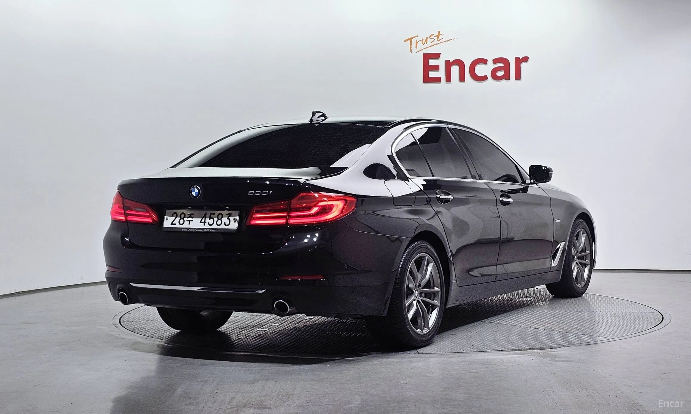 BMW 5 Series (G30) превью 2