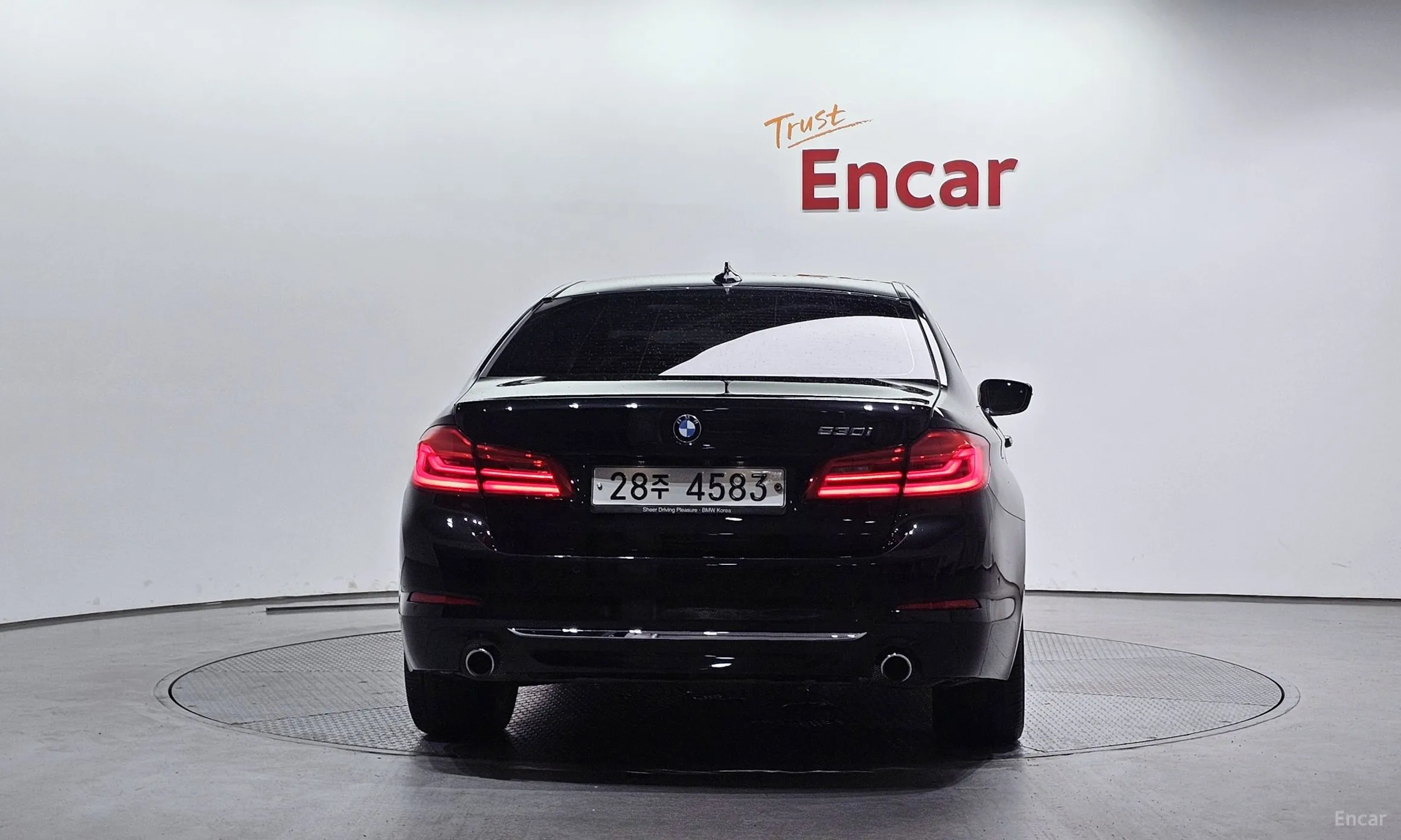 BMW 5 Series (G30) превью 4