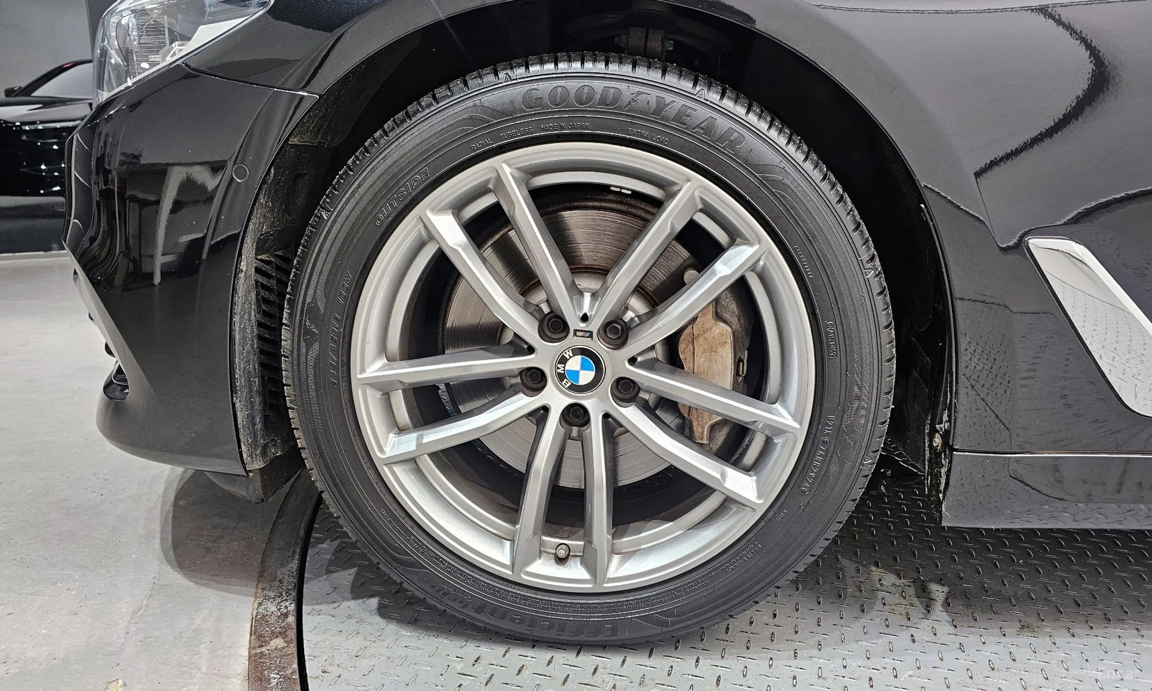BMW 5 Series (G30) превью 5