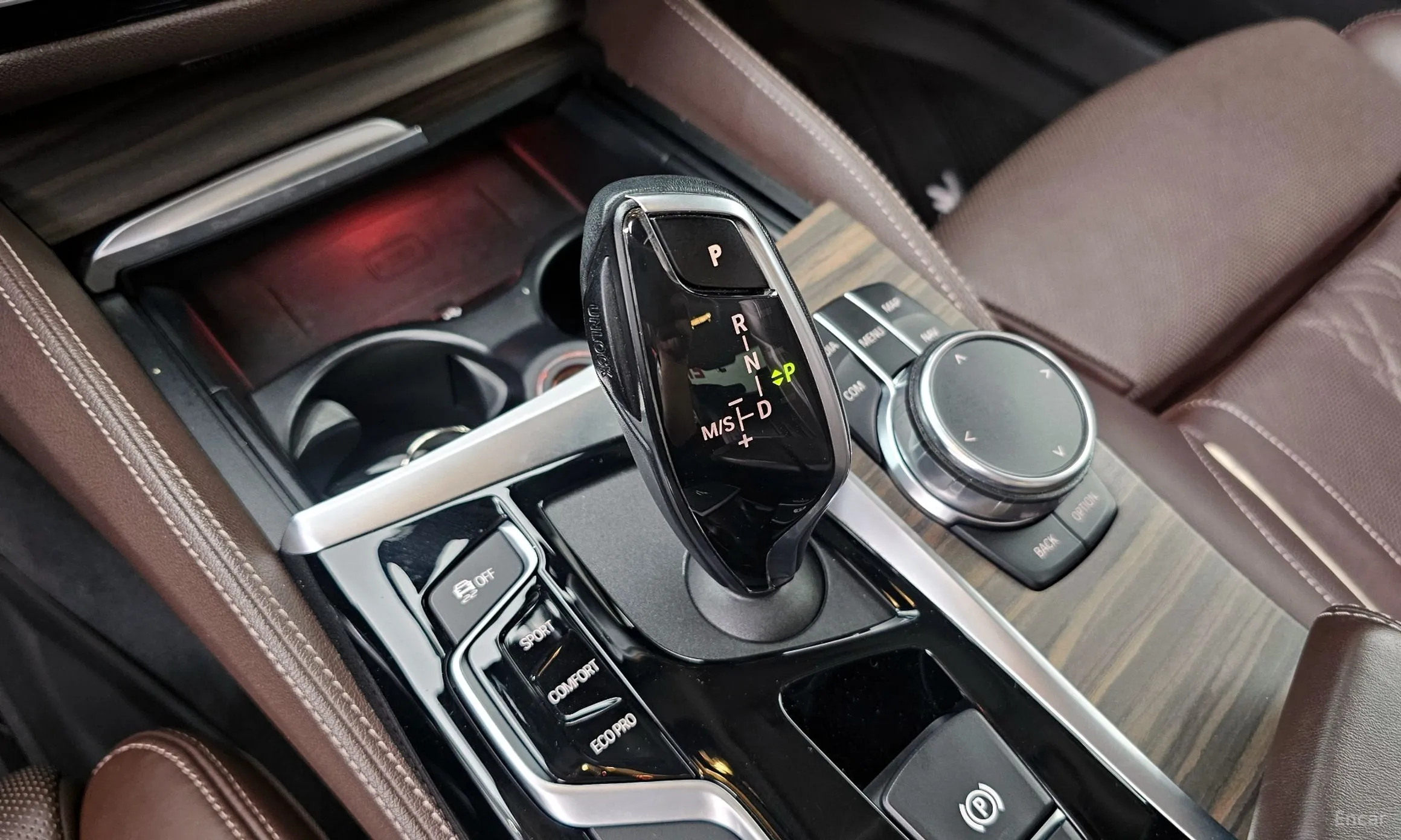 BMW 5 Series (G30) превью 9