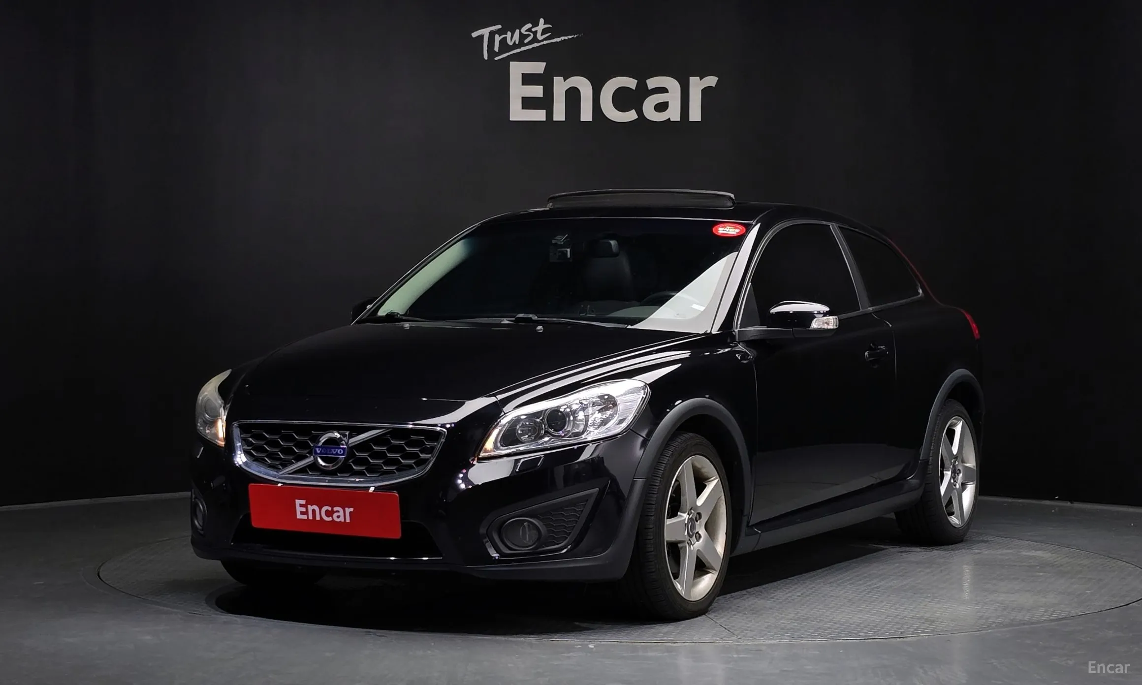 Volvo C30.