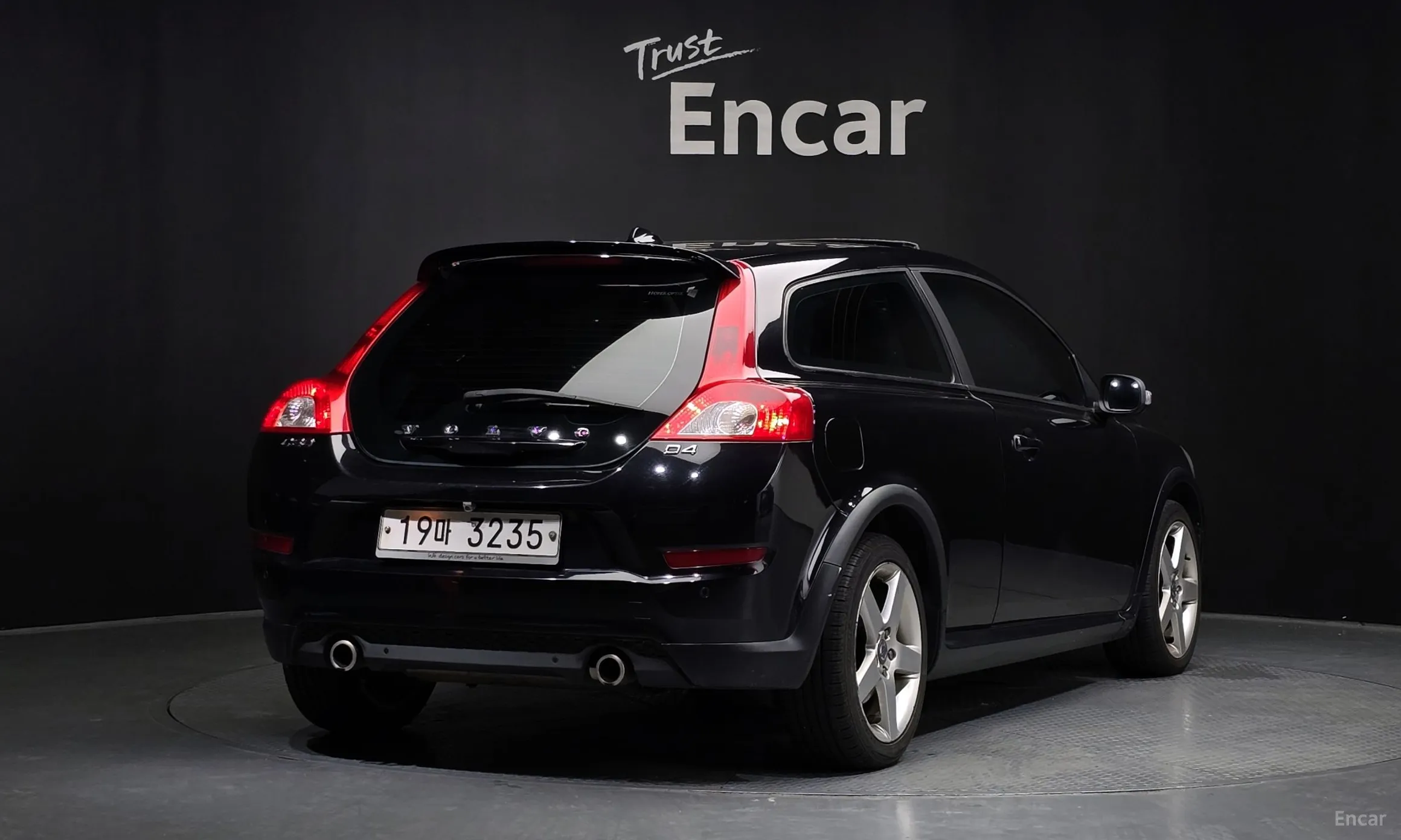 Volvo C30.