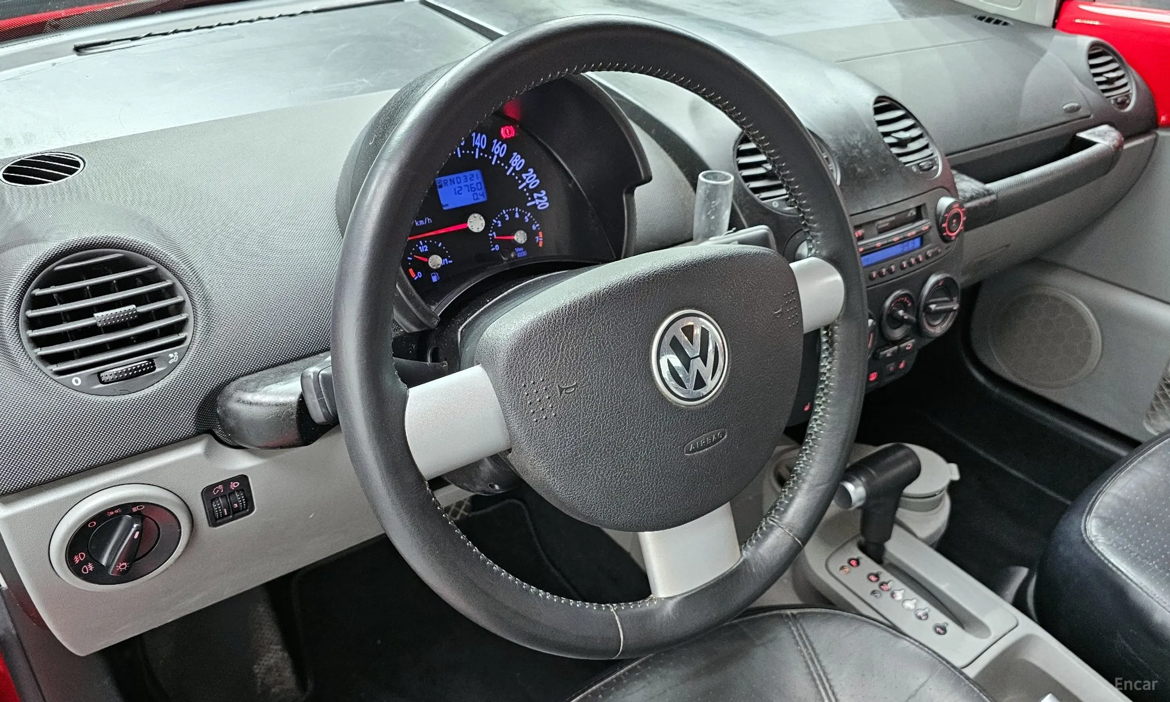 Volkswagen New Beetle превью 13