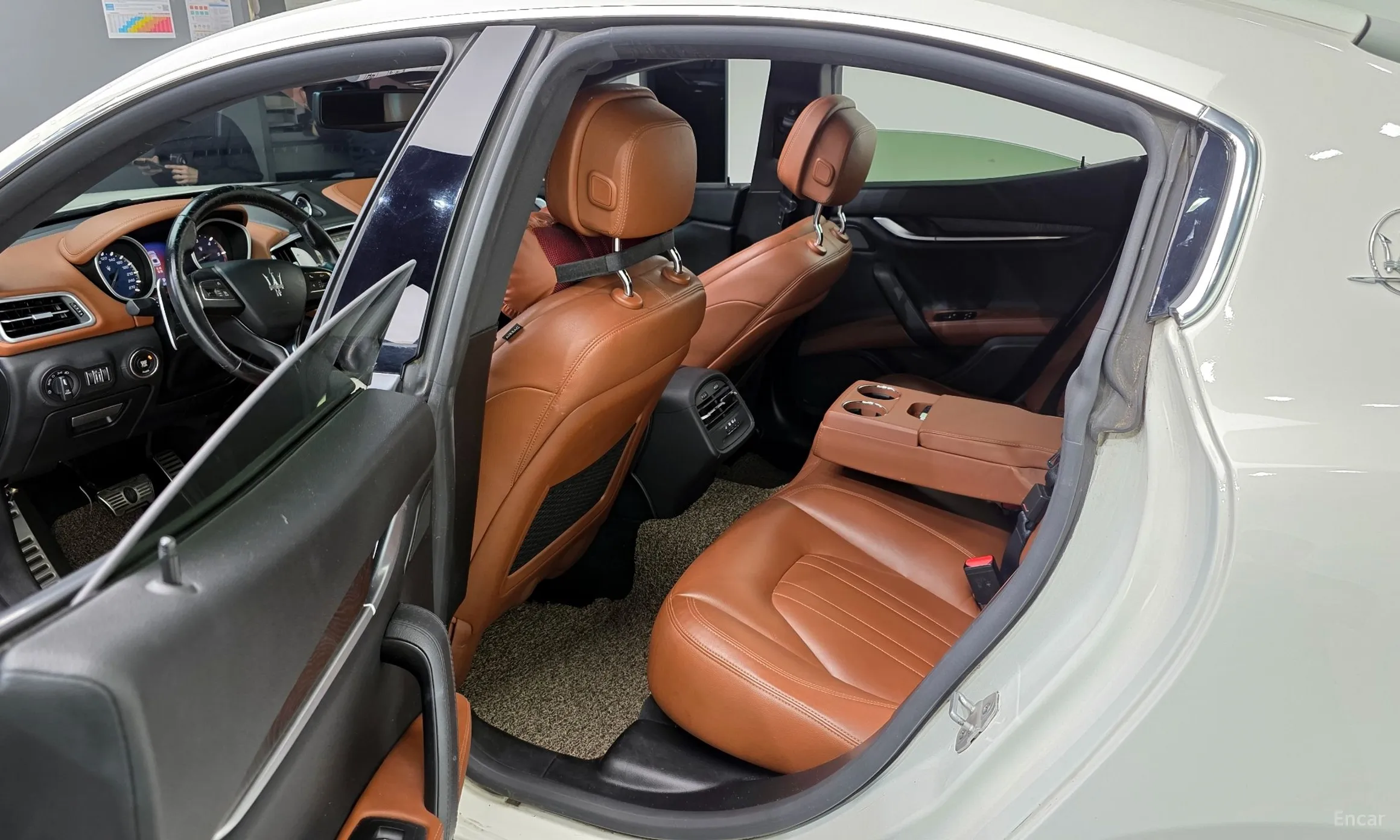 Maserati Ghibli превью 11