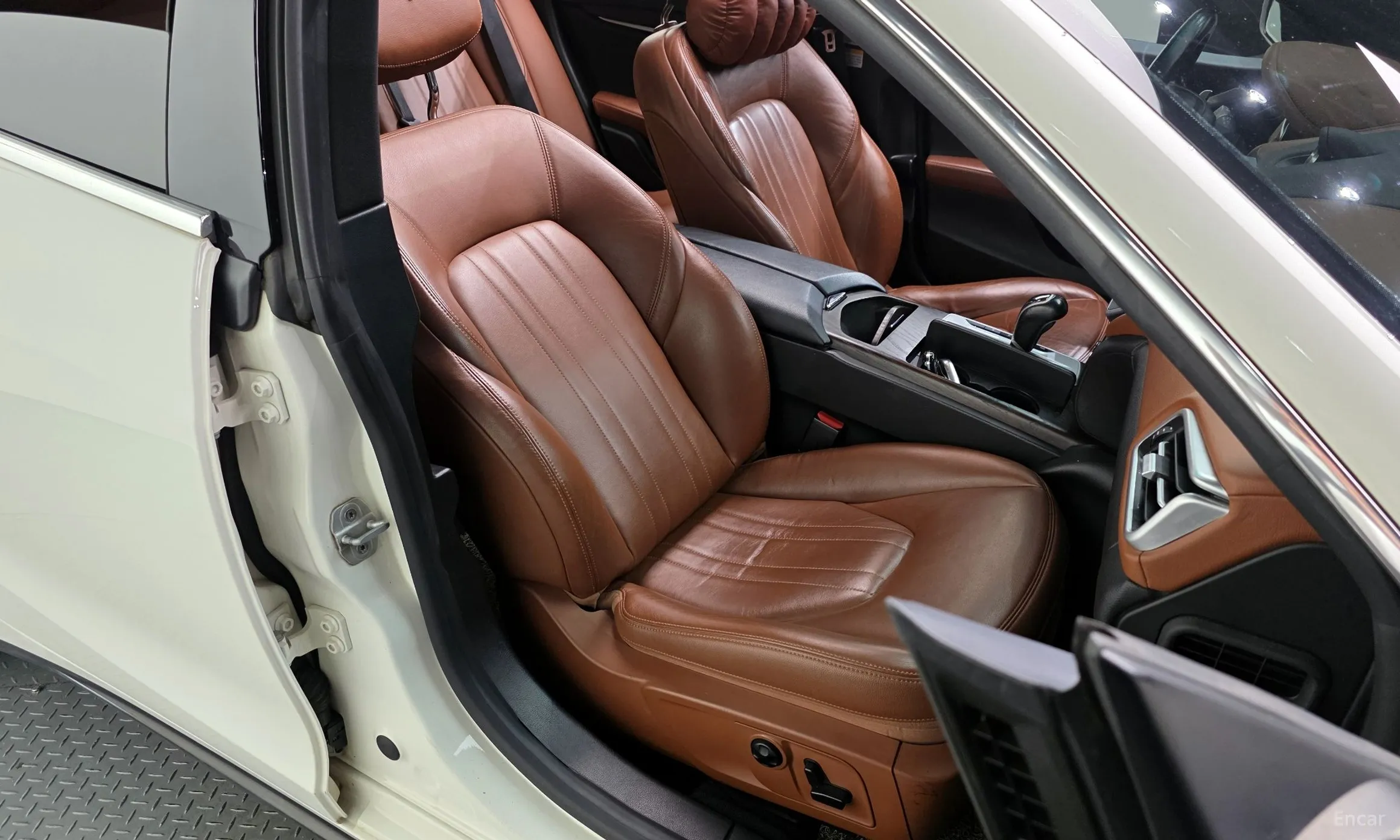 Maserati Ghibli превью 12