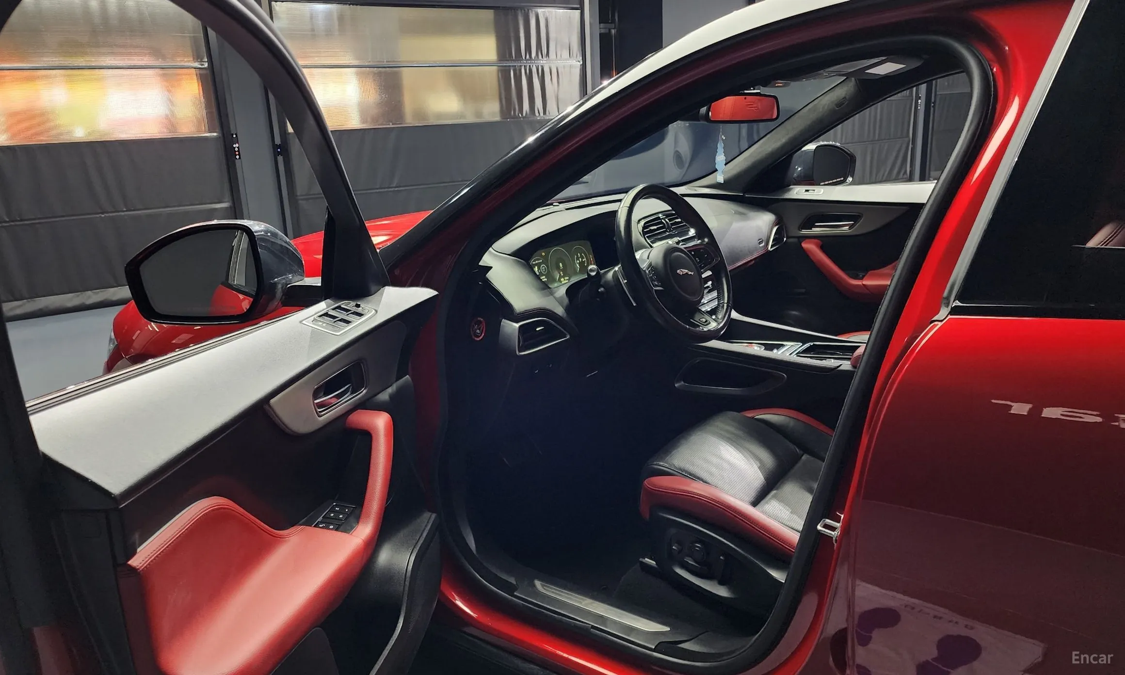 Jaguar F-PACE превью 10