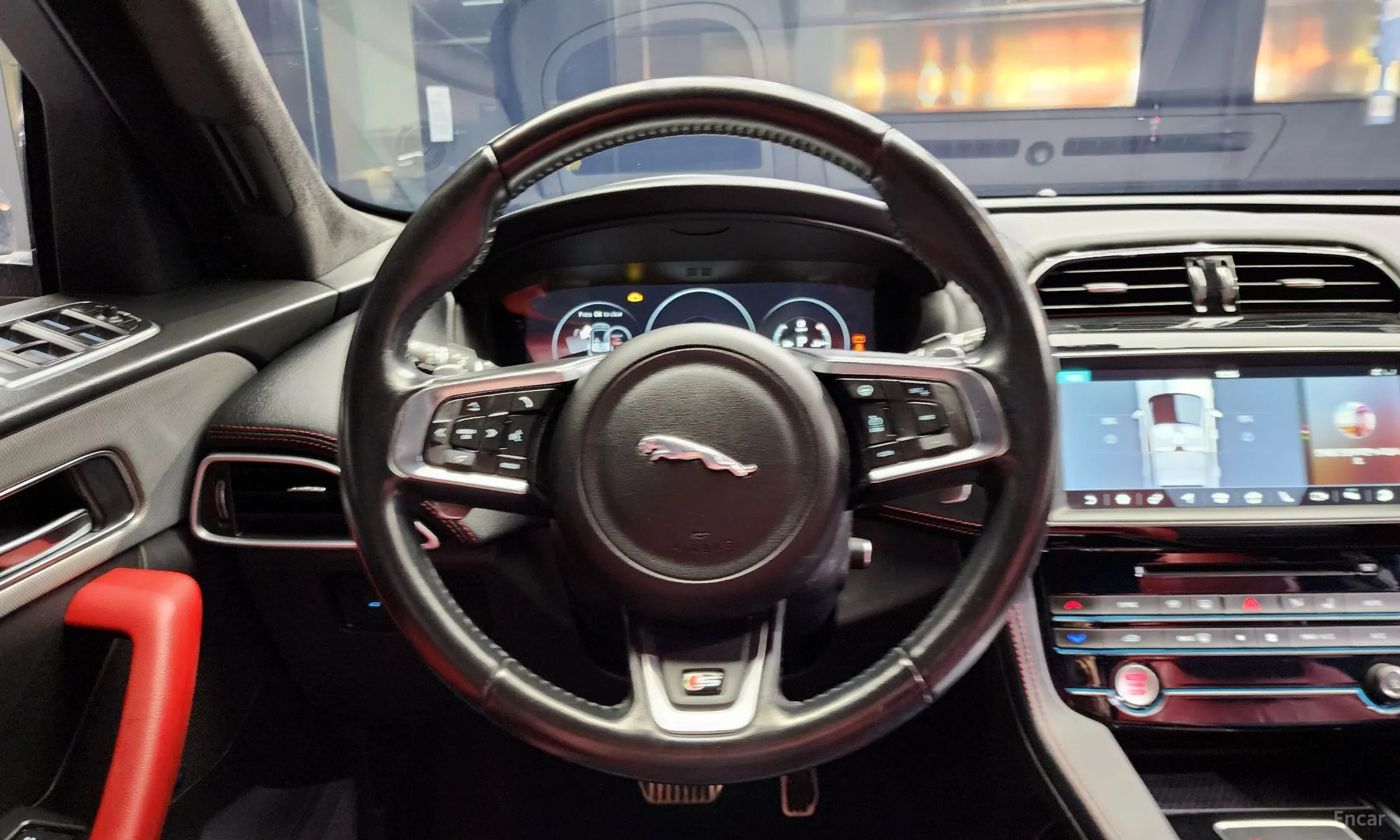 Jaguar F-PACE превью 13