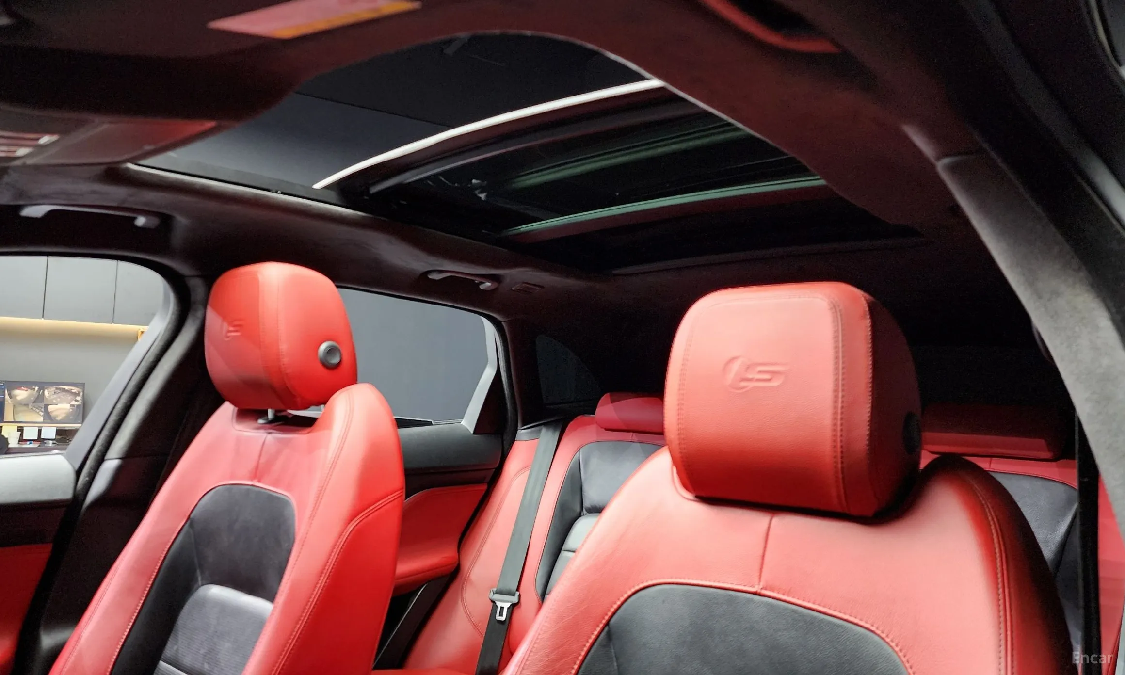 Jaguar F-PACE превью 18