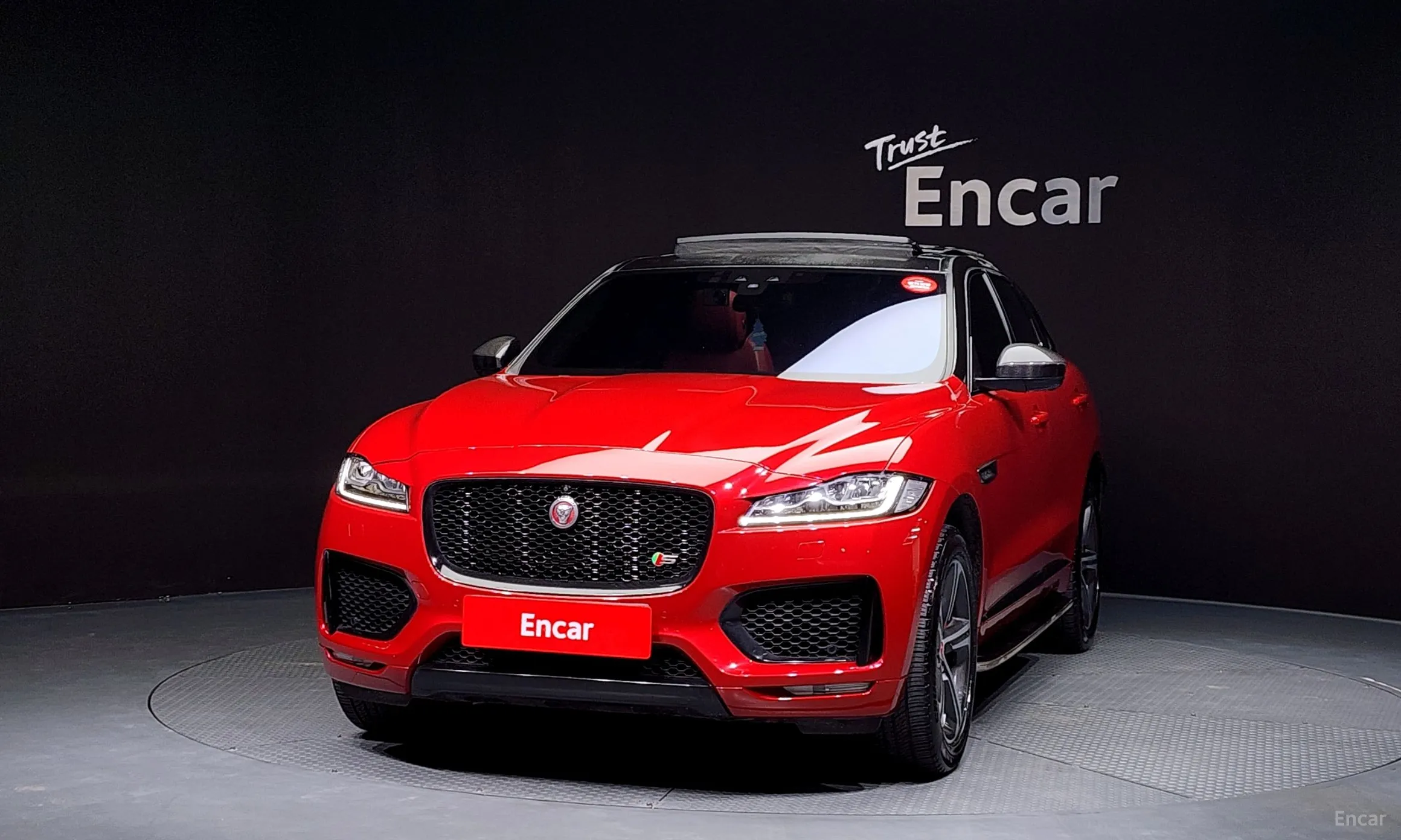 Jaguar F-PACE превью 3