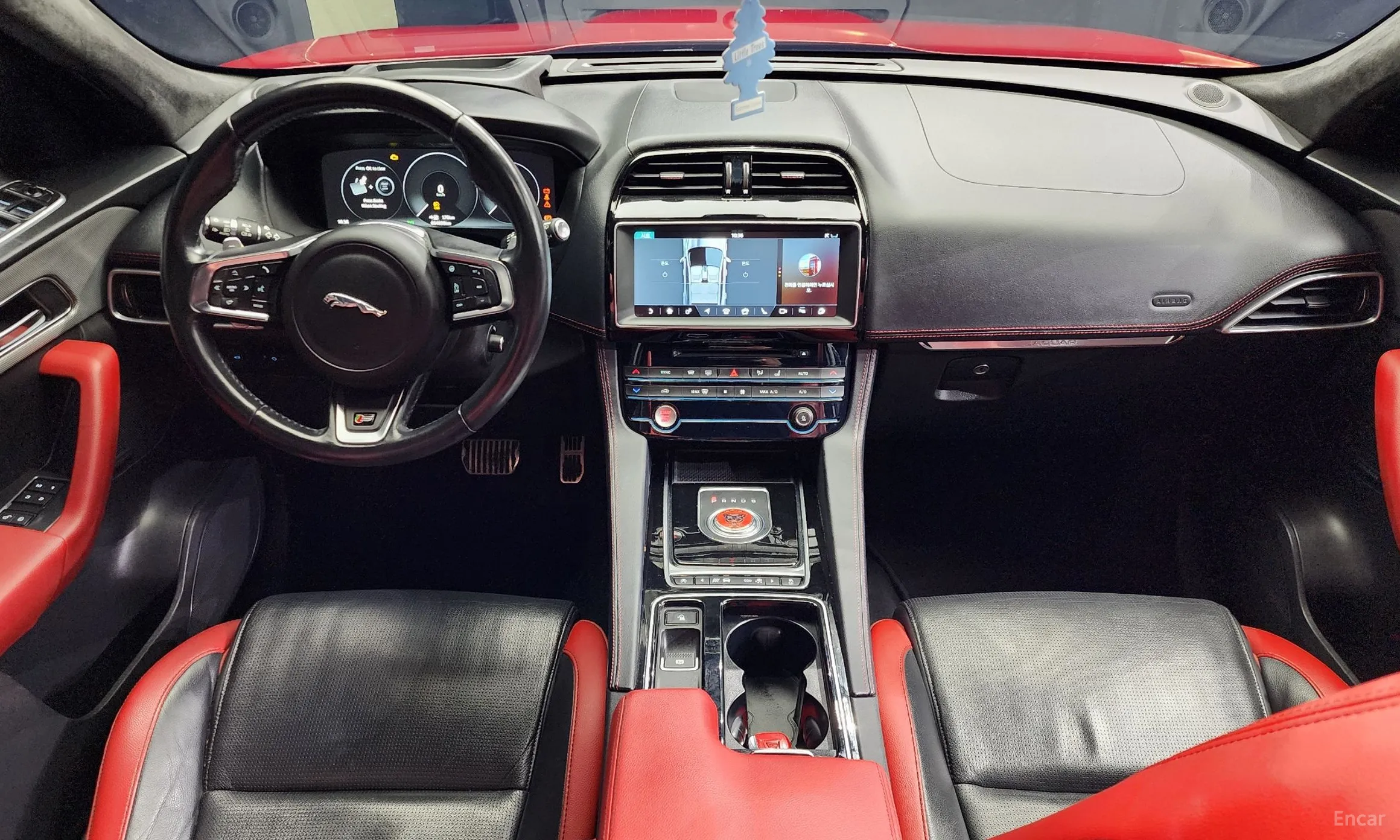 Jaguar F-PACE превью 7