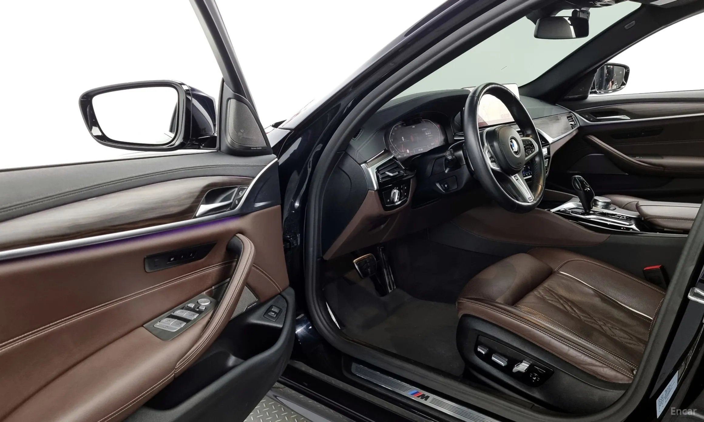 BMW 5 Series (G30) превью 10
