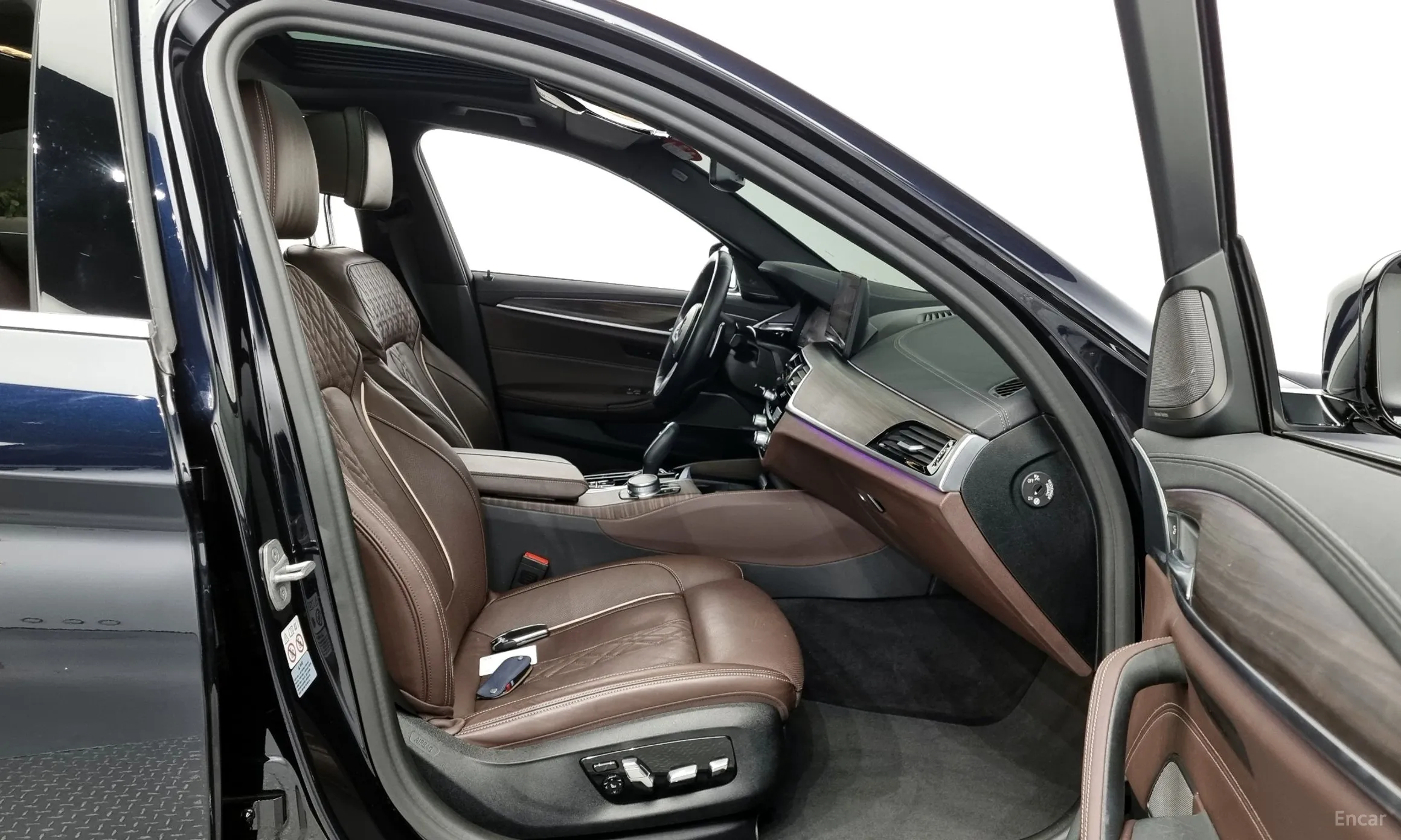 BMW 5 Series (G30) превью 11