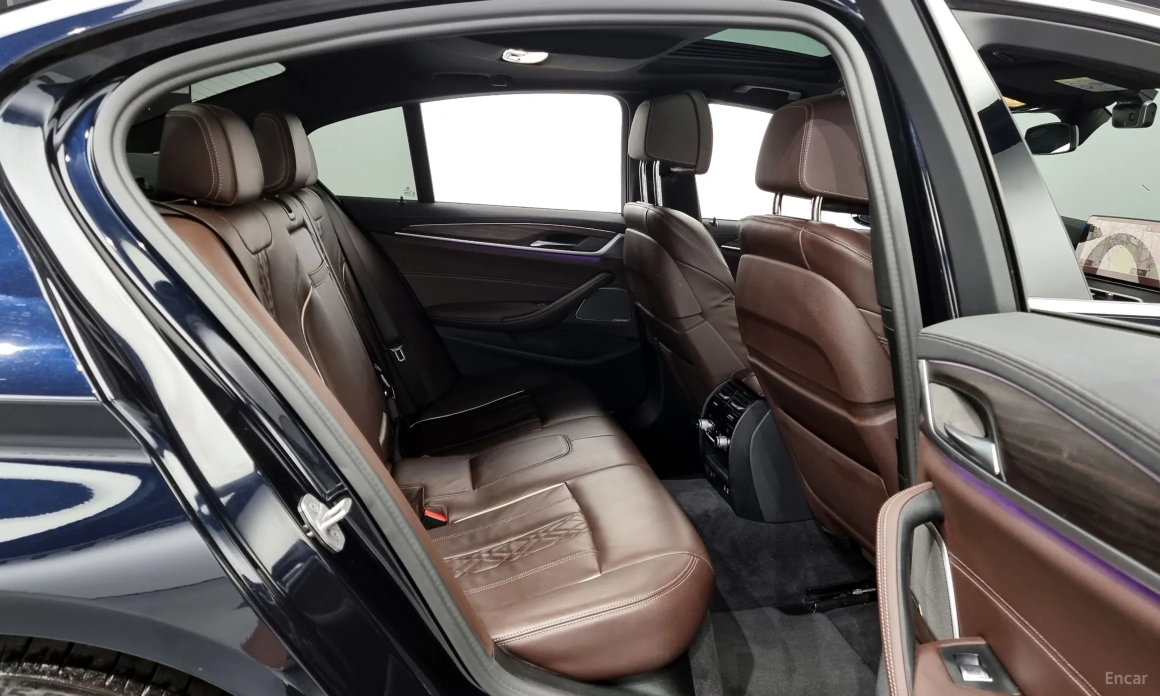 BMW 5 Series (G30) превью 12