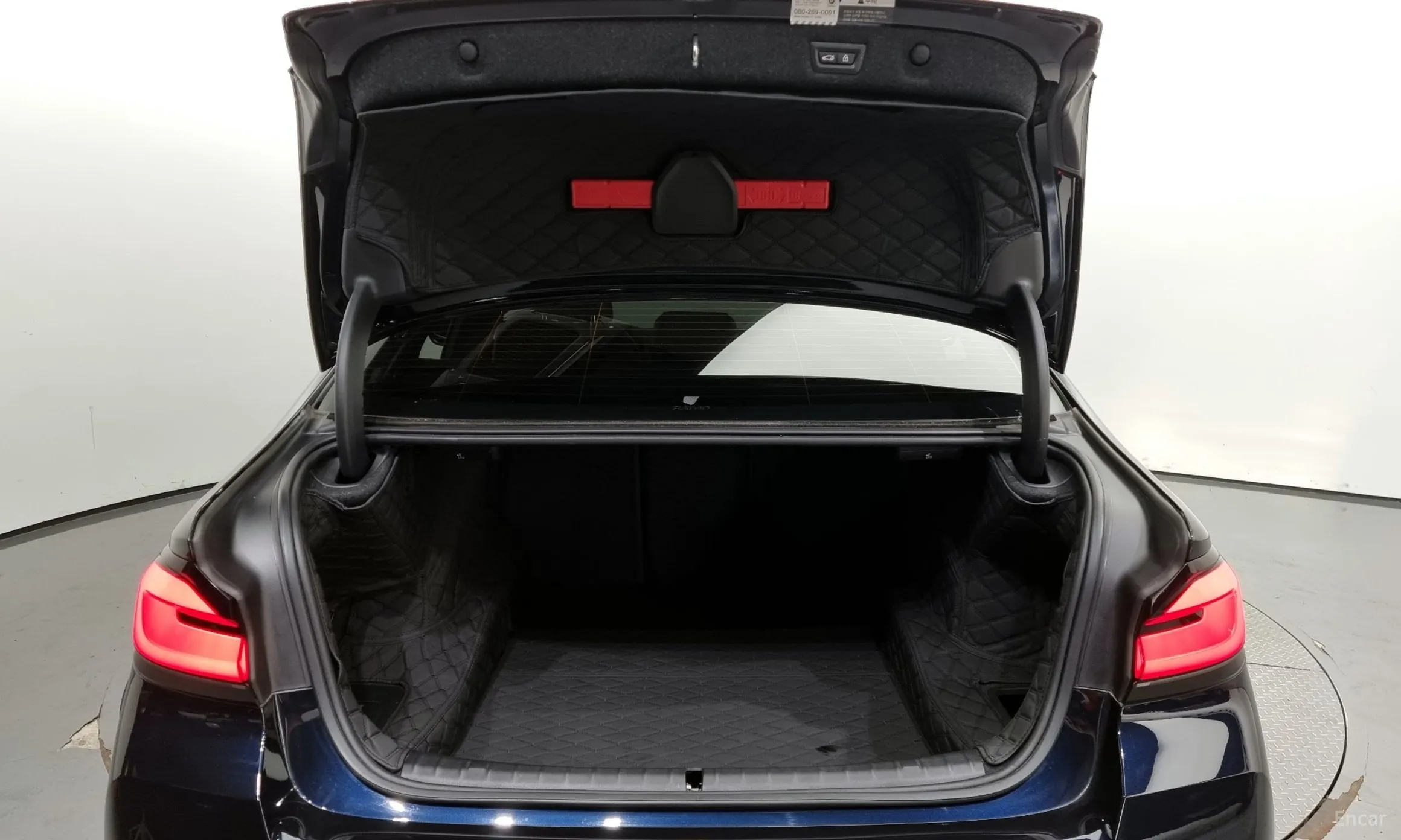 BMW 5 Series (G30) превью 20