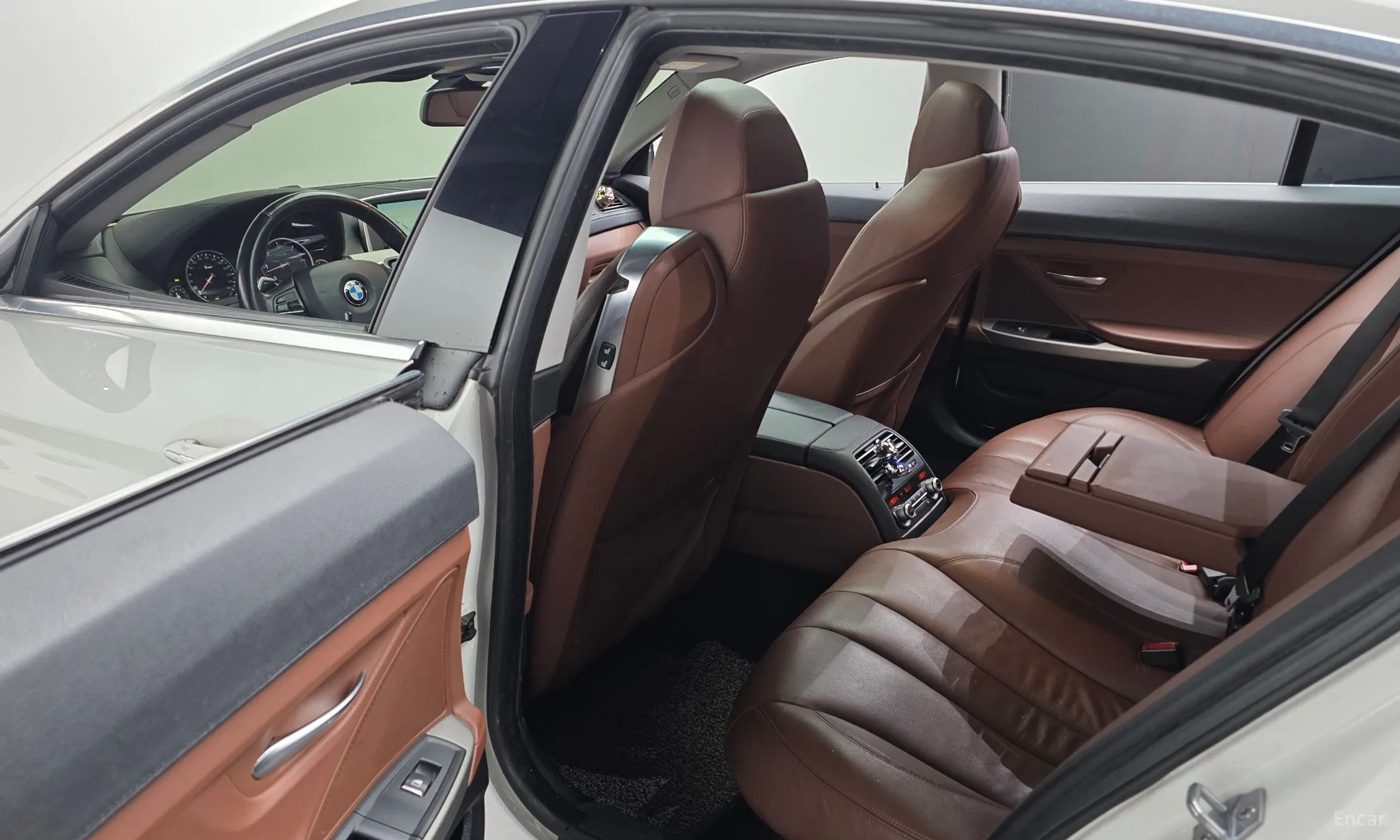 BMW 6 Series (F12) превью 18