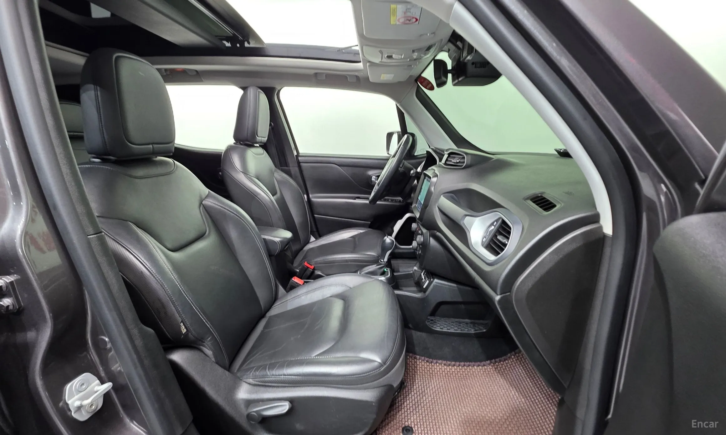 Jeep Renegade превью 10