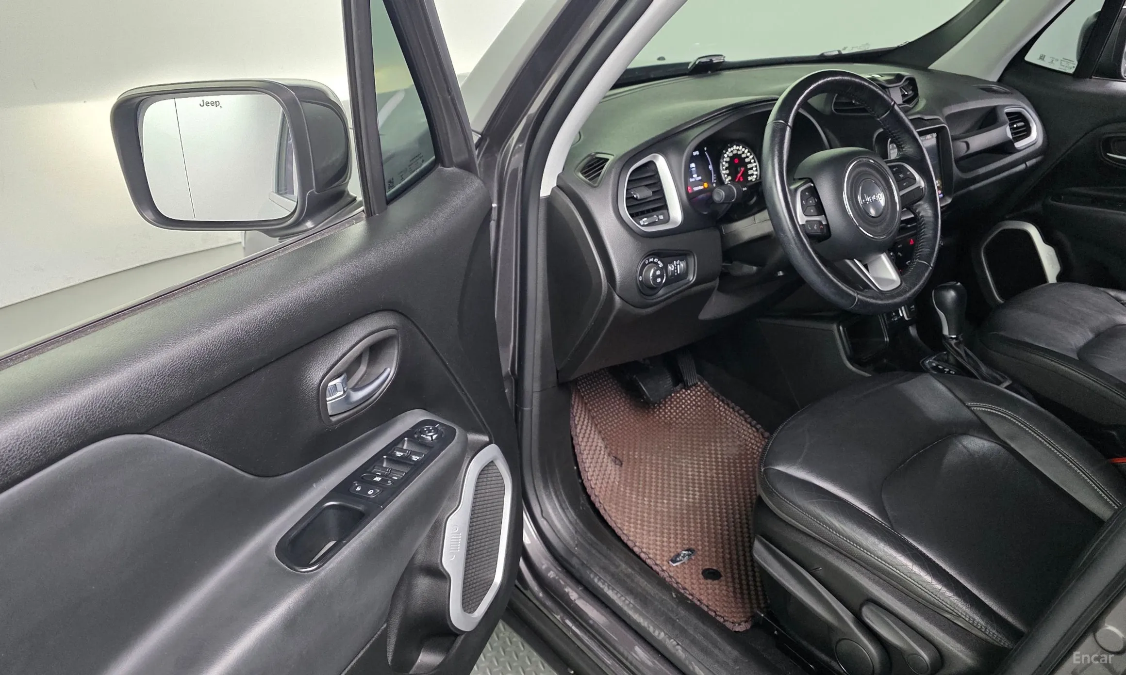 Jeep Renegade превью 12