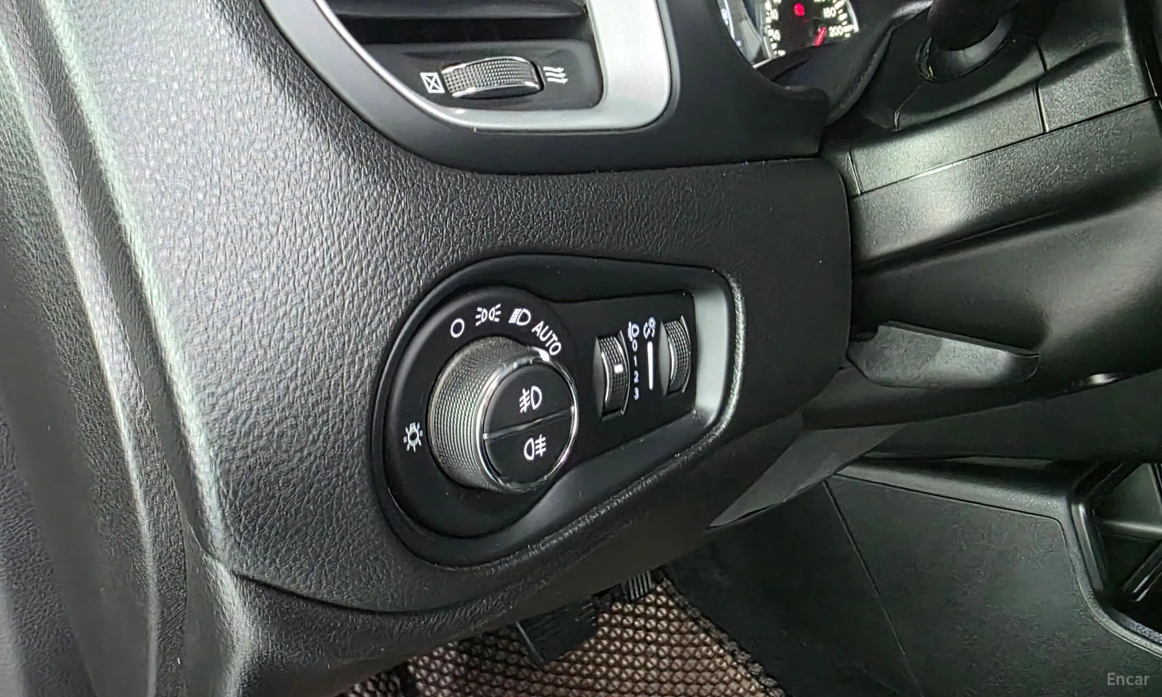 Jeep Renegade превью 13