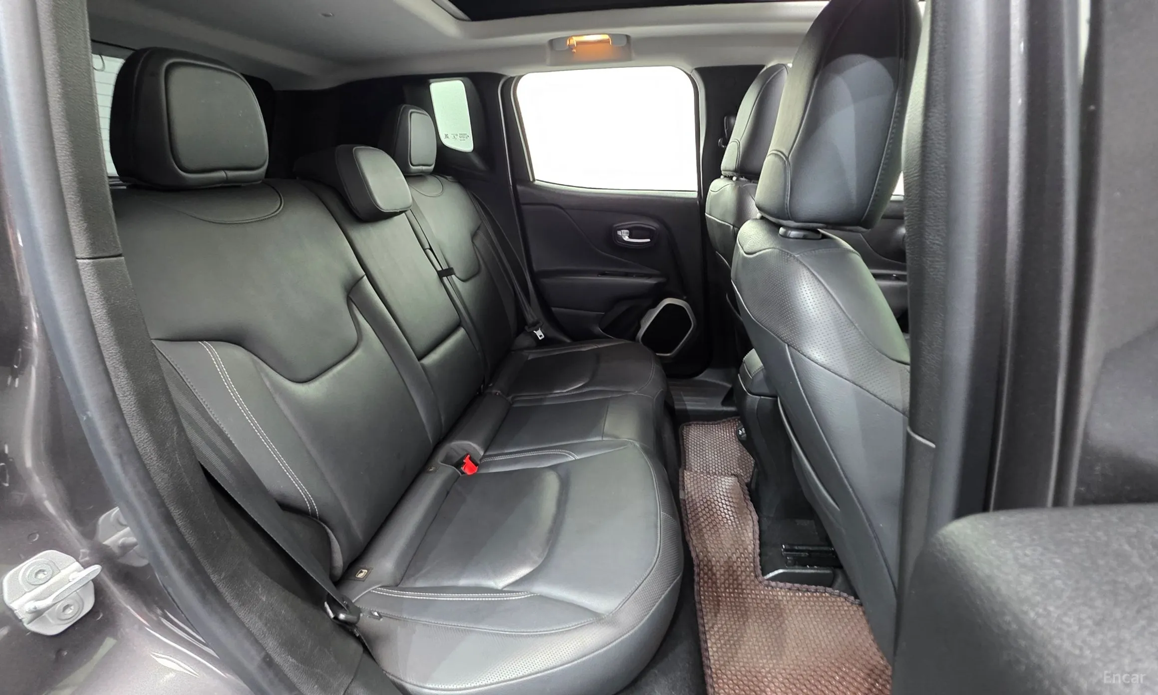 Jeep Renegade превью 19