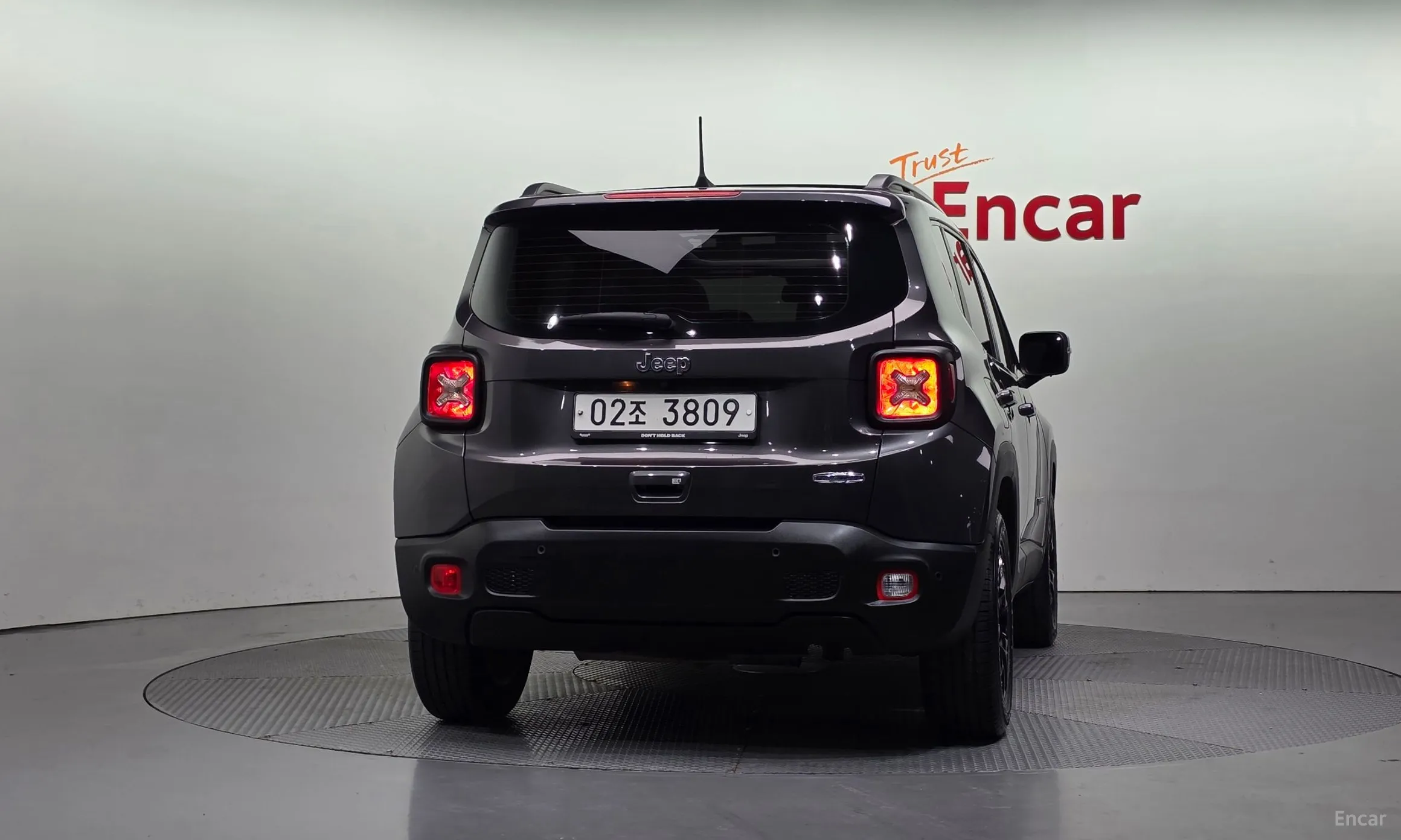 Jeep Renegade превью 4