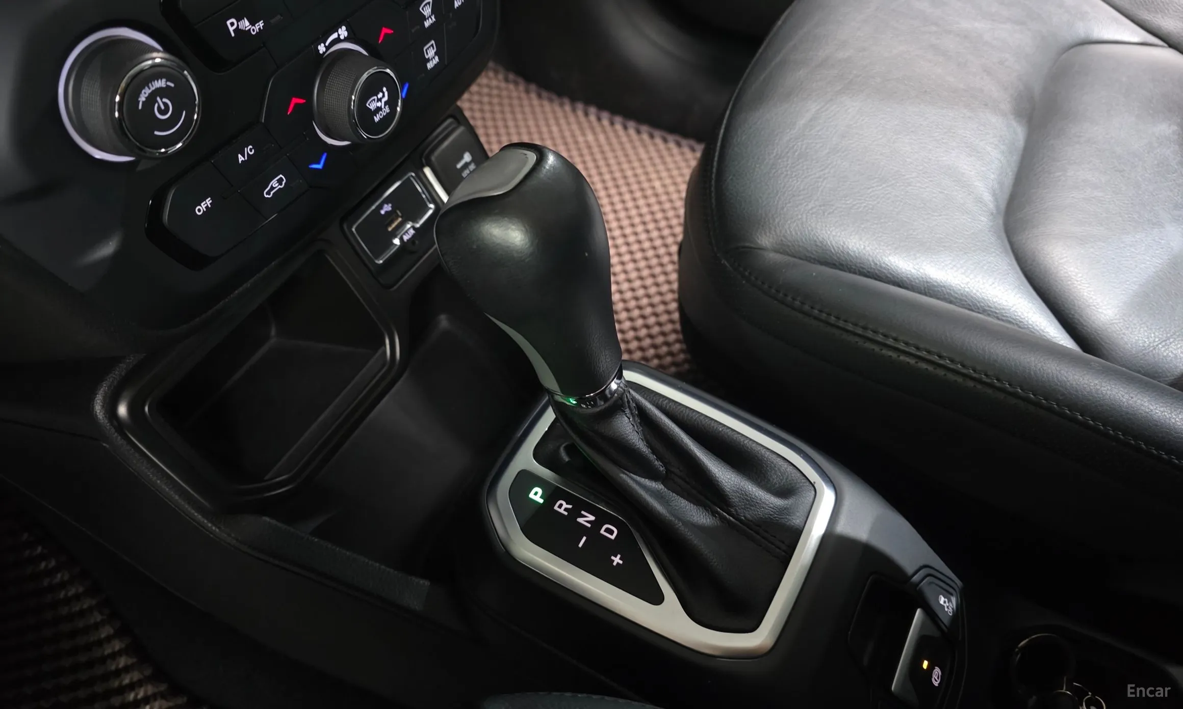 Jeep Renegade превью 9