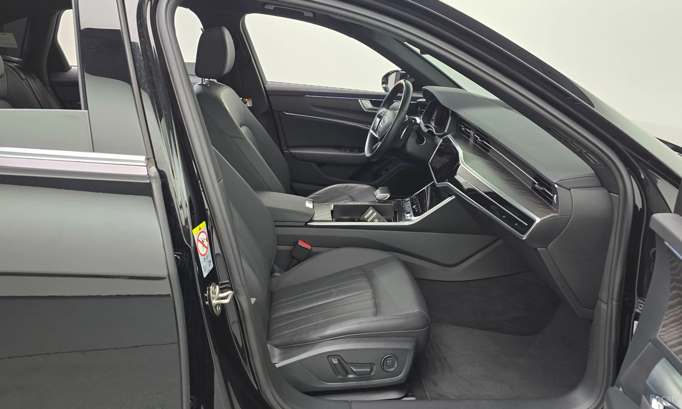 Audi A6 (C8) превью 11