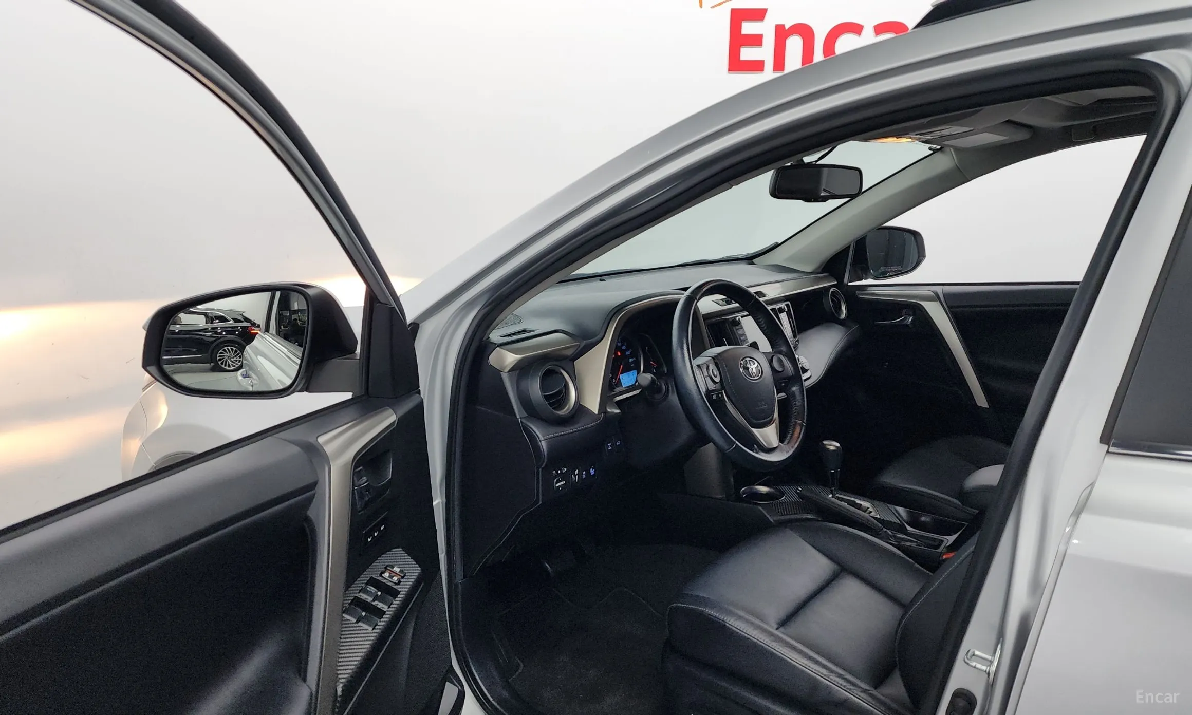 Toyota RAV4 превью 10