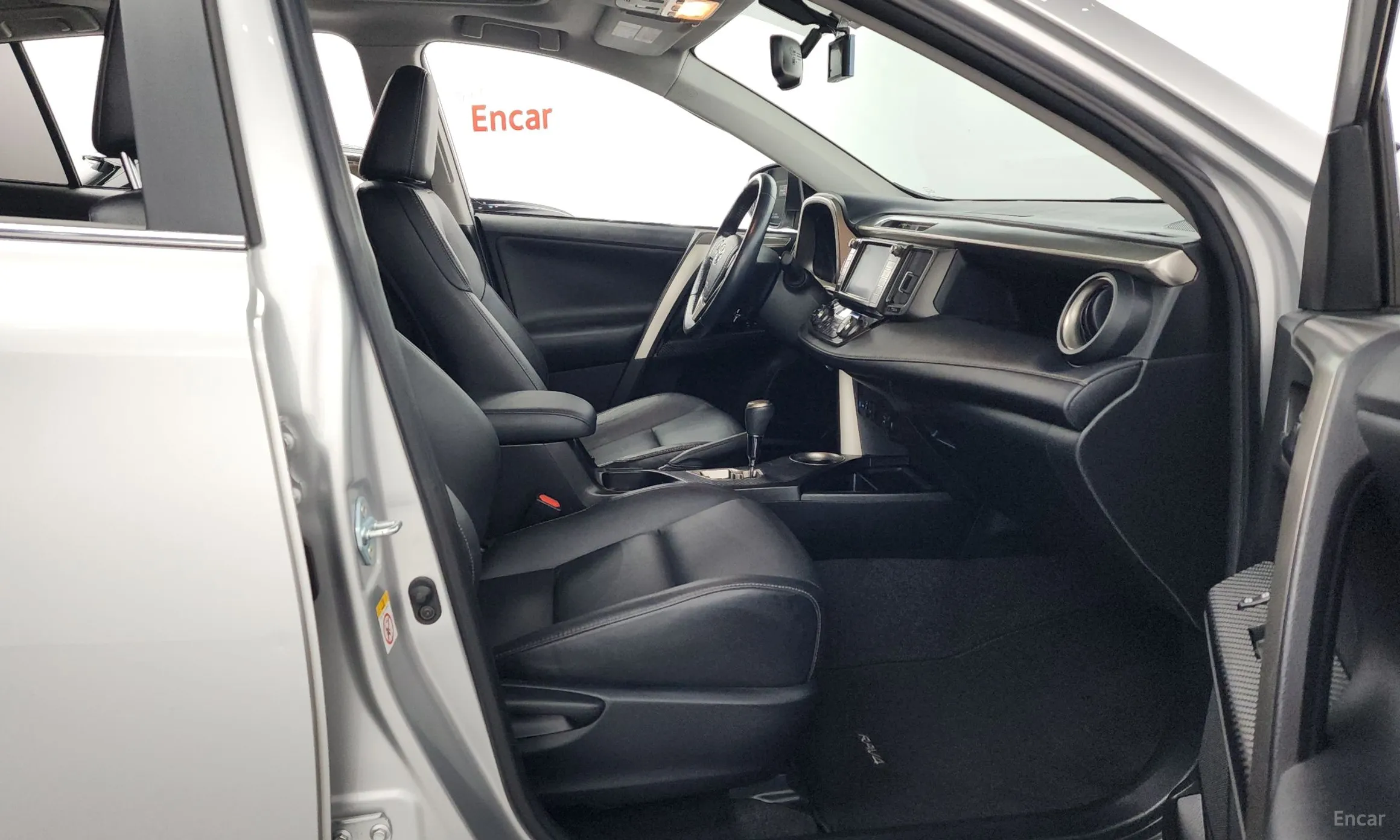 Toyota RAV4 превью 11