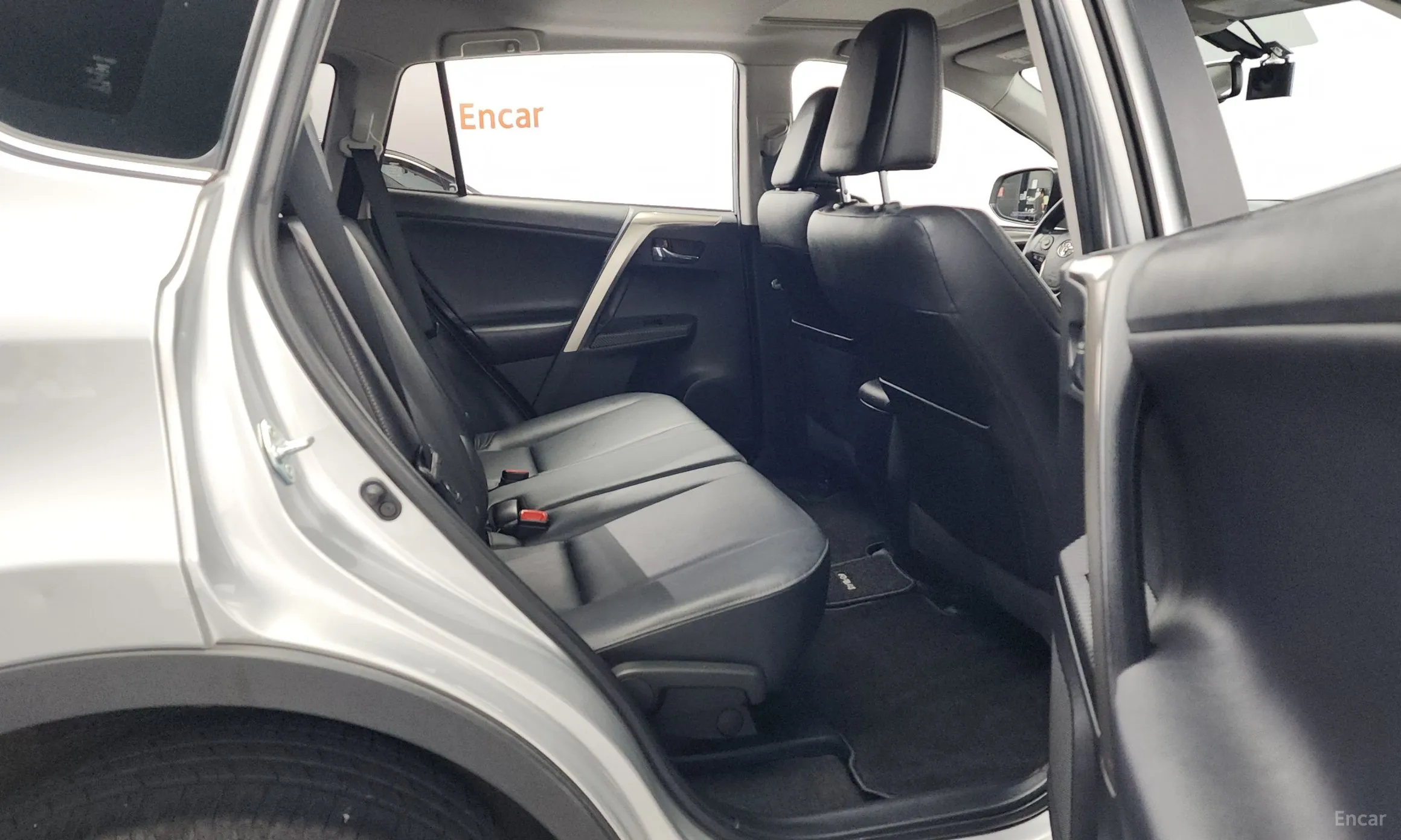 Toyota RAV4 превью 12