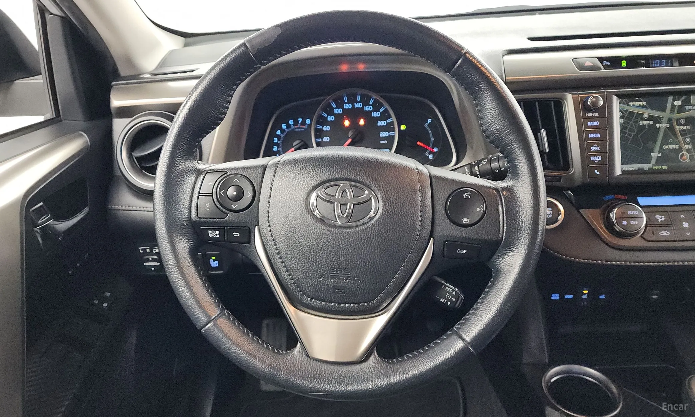Toyota RAV4 превью 13