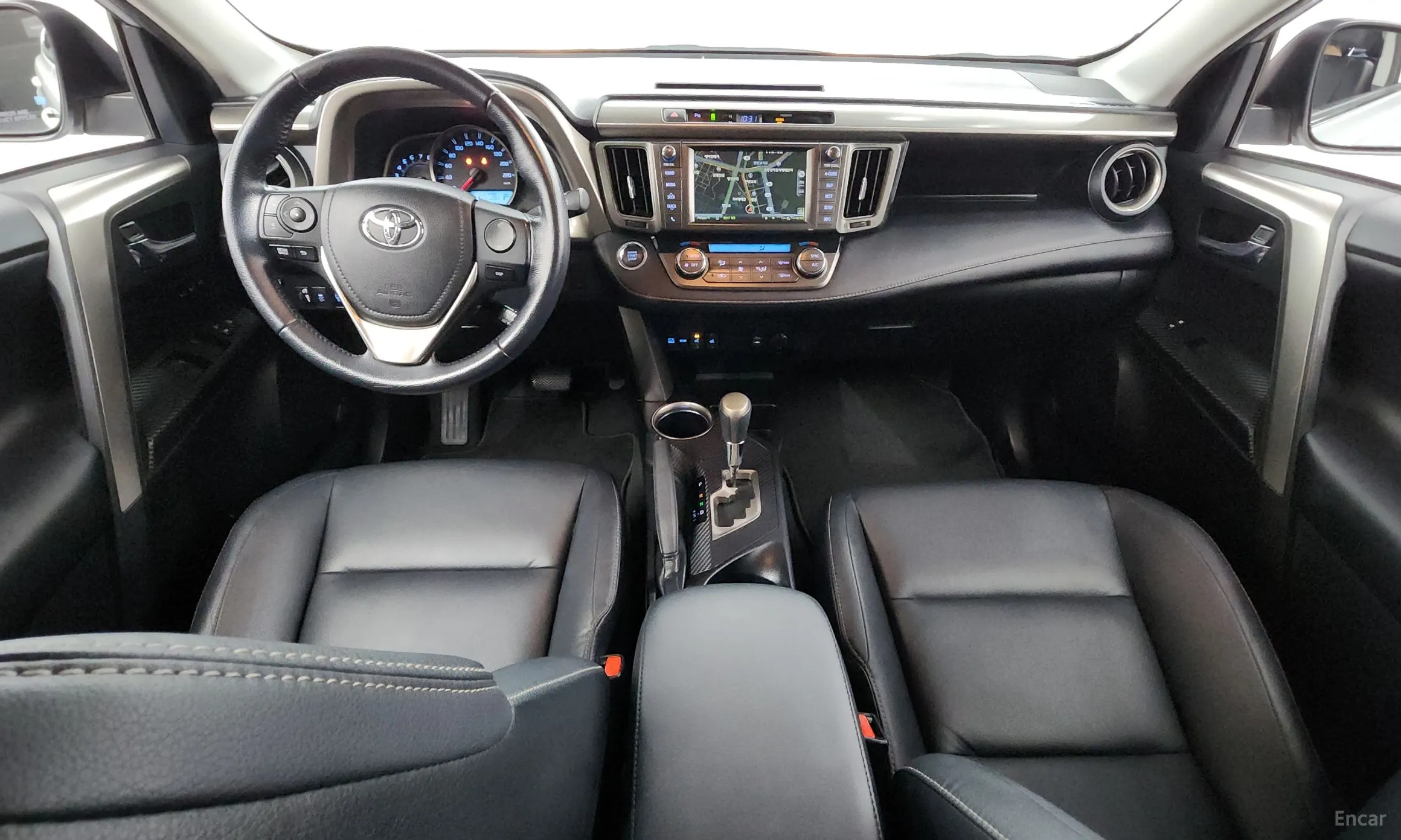 Toyota RAV4 превью 7