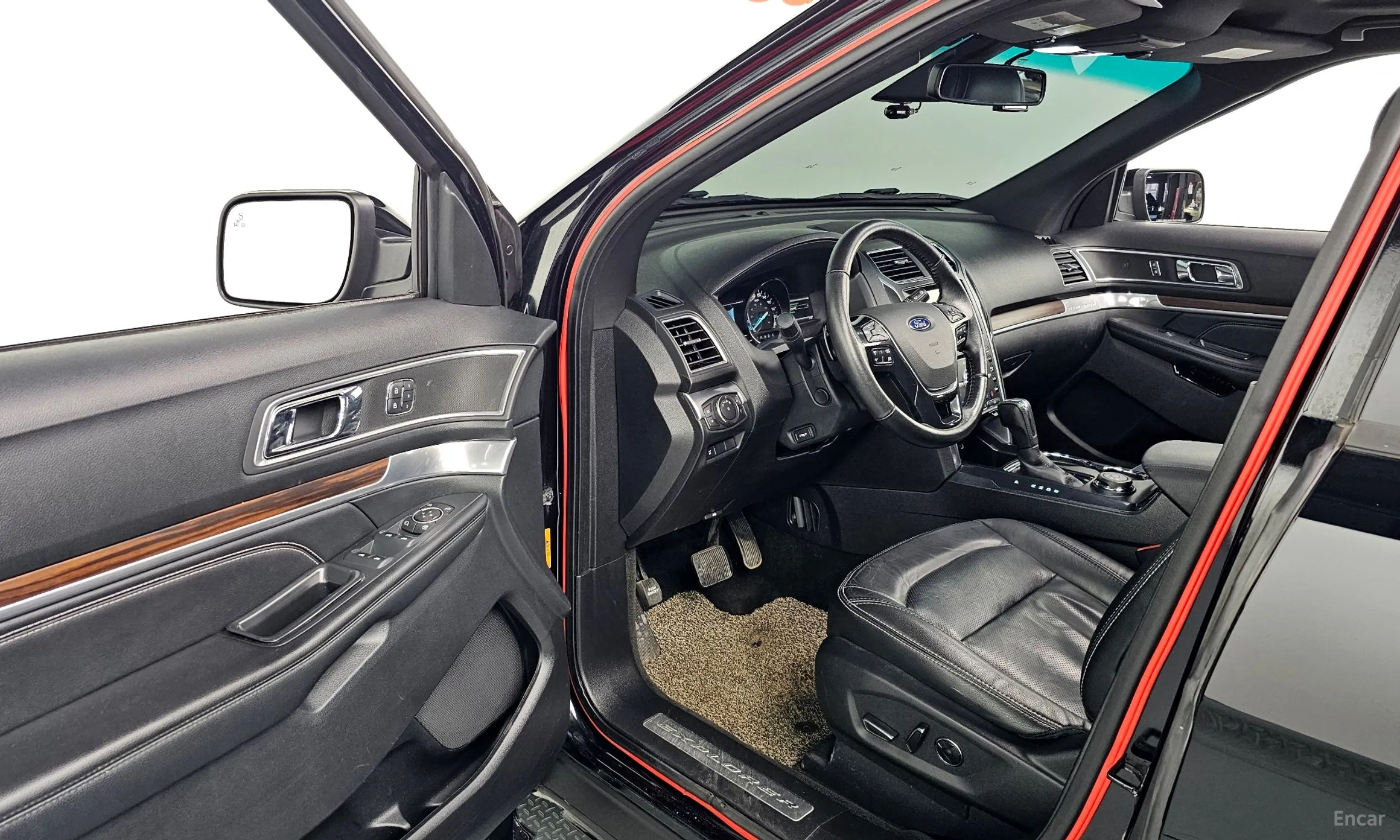 Ford Explorer превью 12